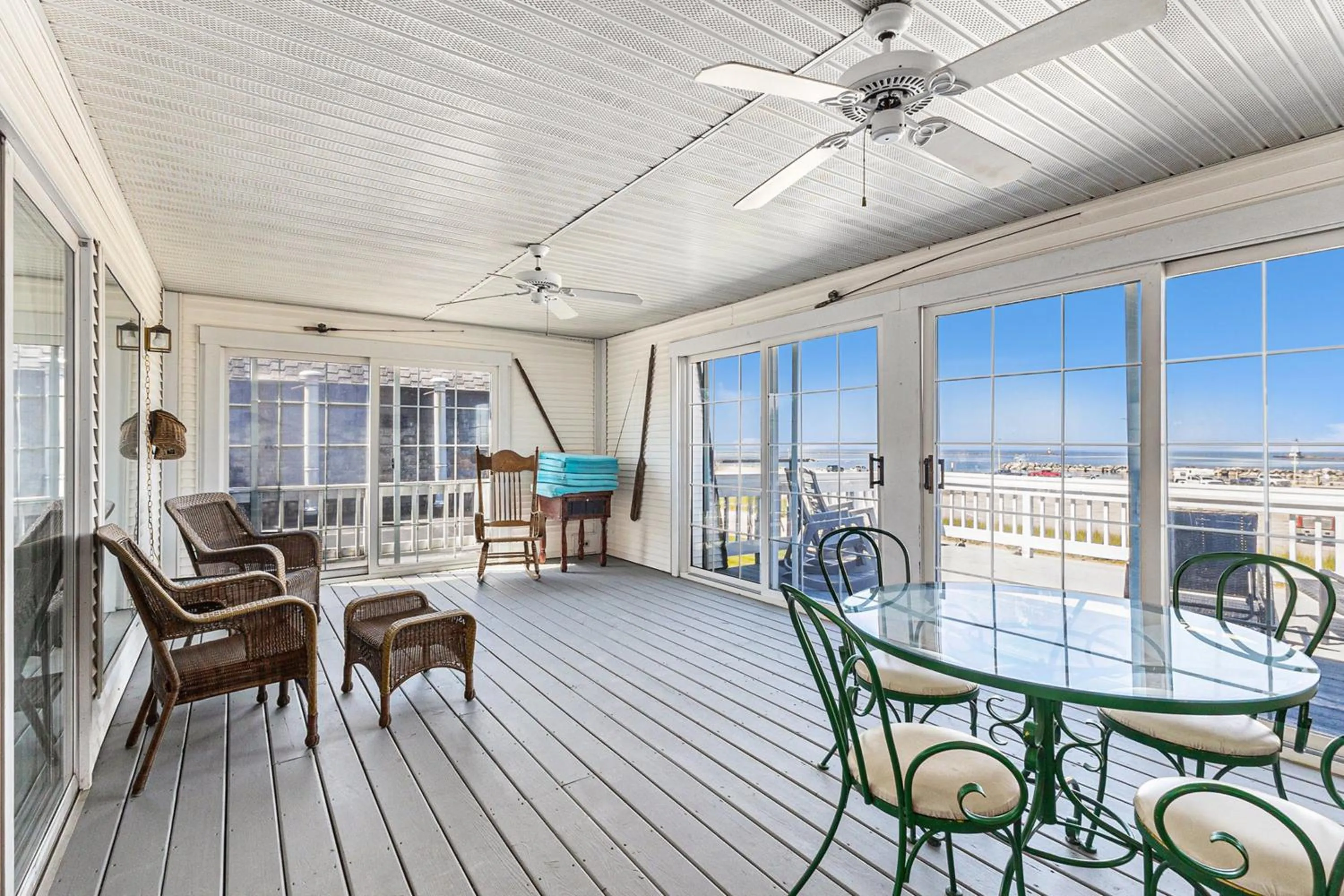 Snyders Shoreline Inn