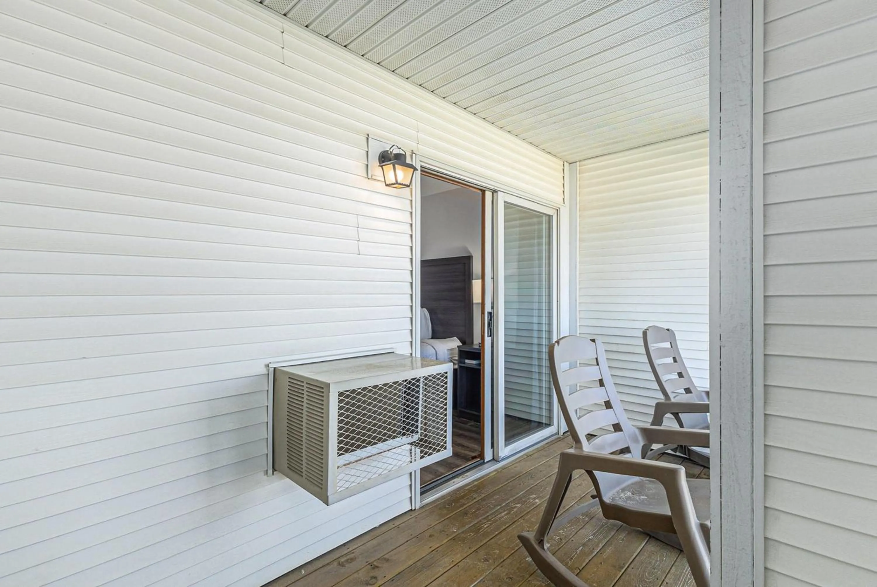 Balcony/Terrace in Snyders Shoreline Inn