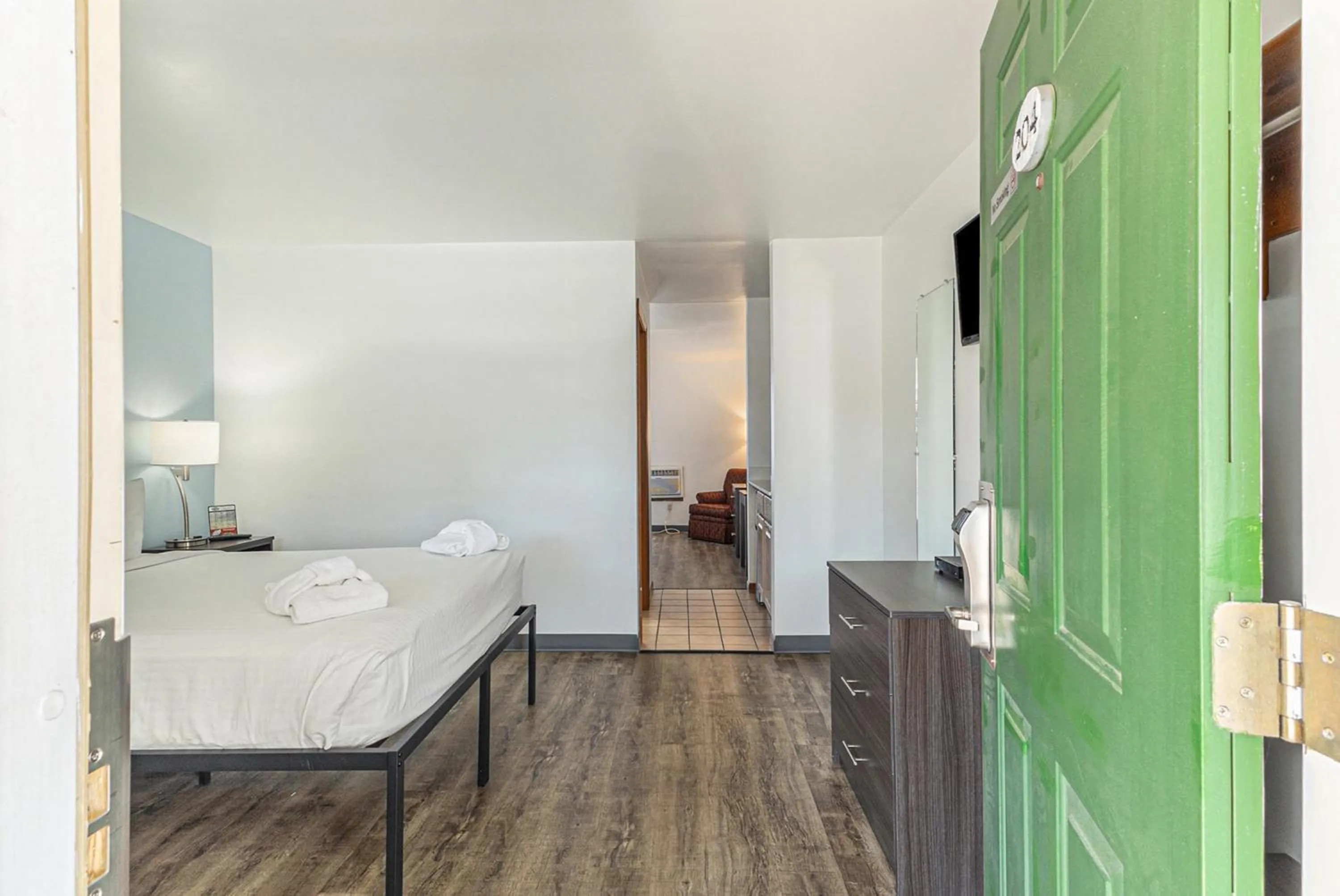 Bed in Snyders Shoreline Inn