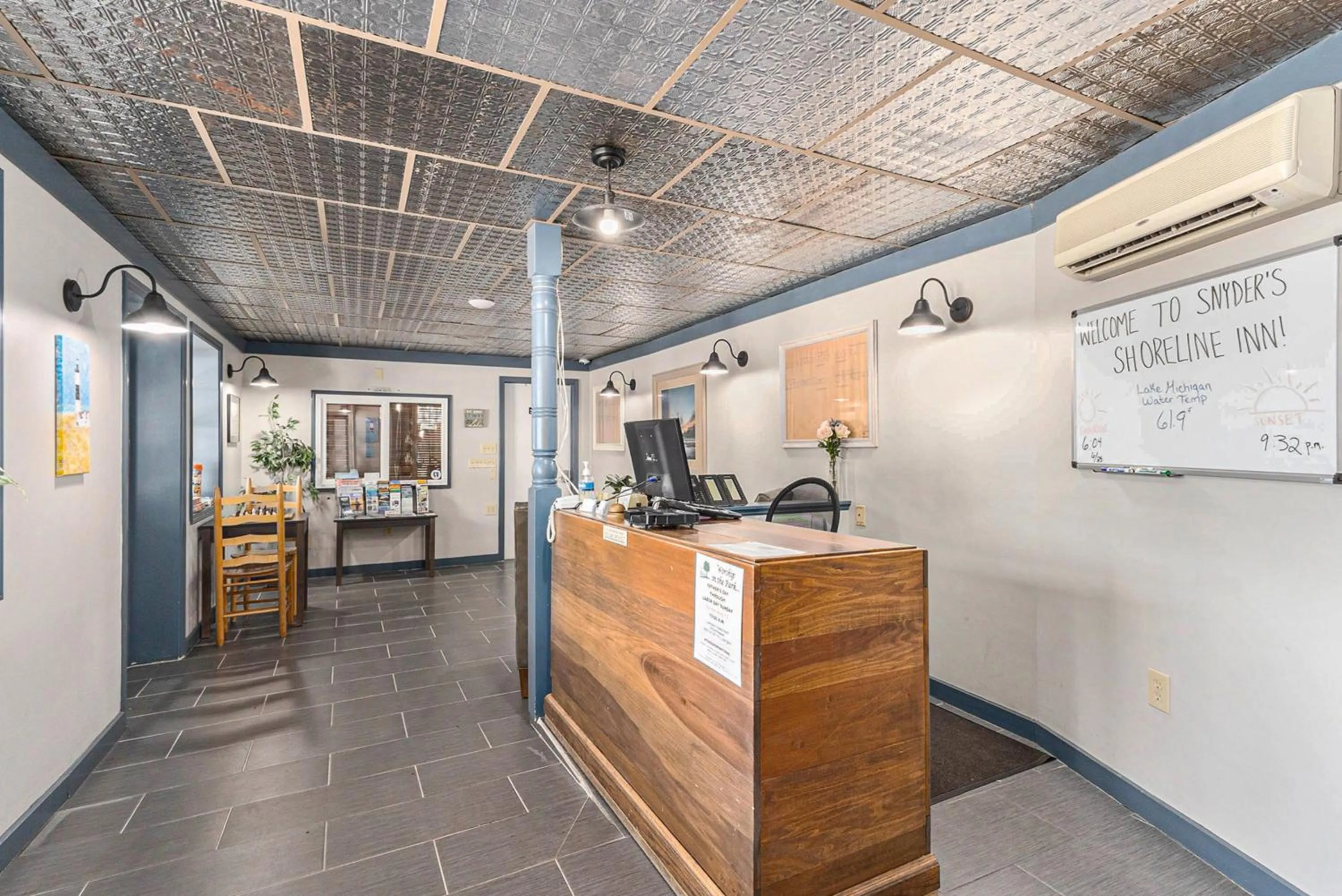 Lobby or reception in Snyders Shoreline Inn