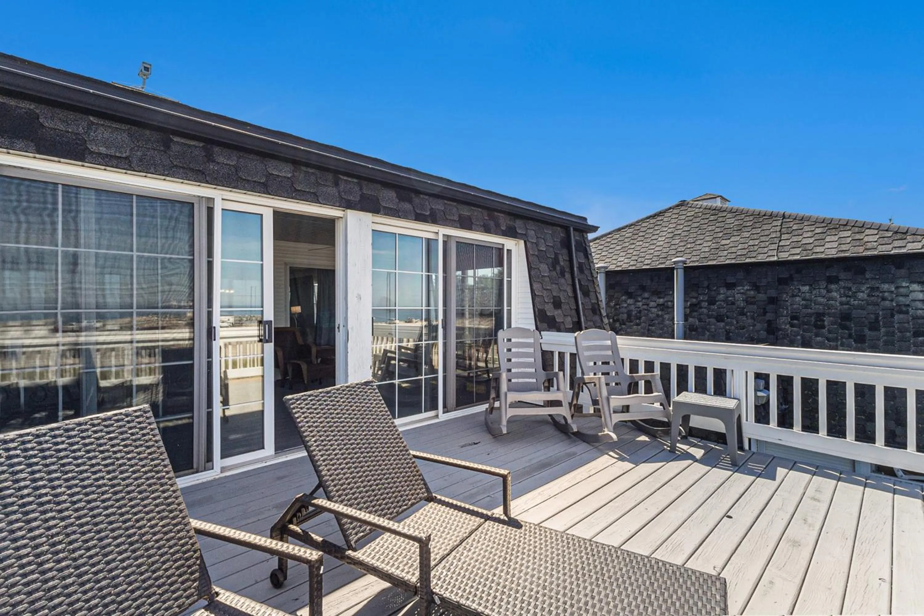Balcony/Terrace in Snyders Shoreline Inn