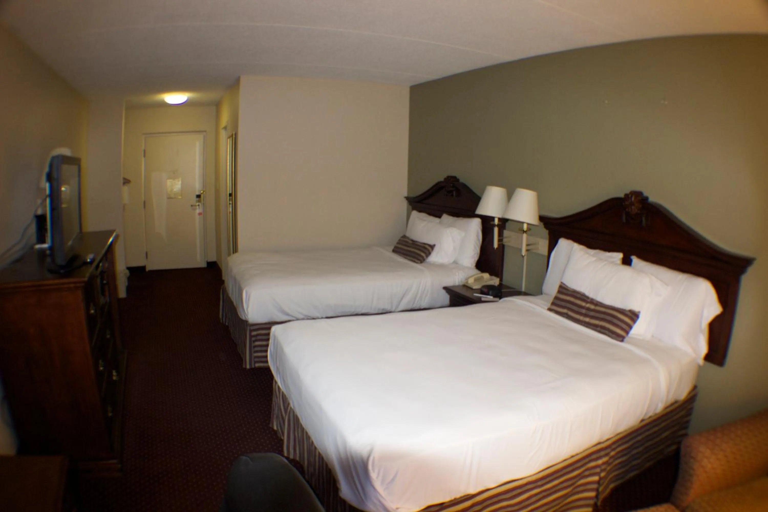 Photo of the whole room, Bed in The Garden Inn