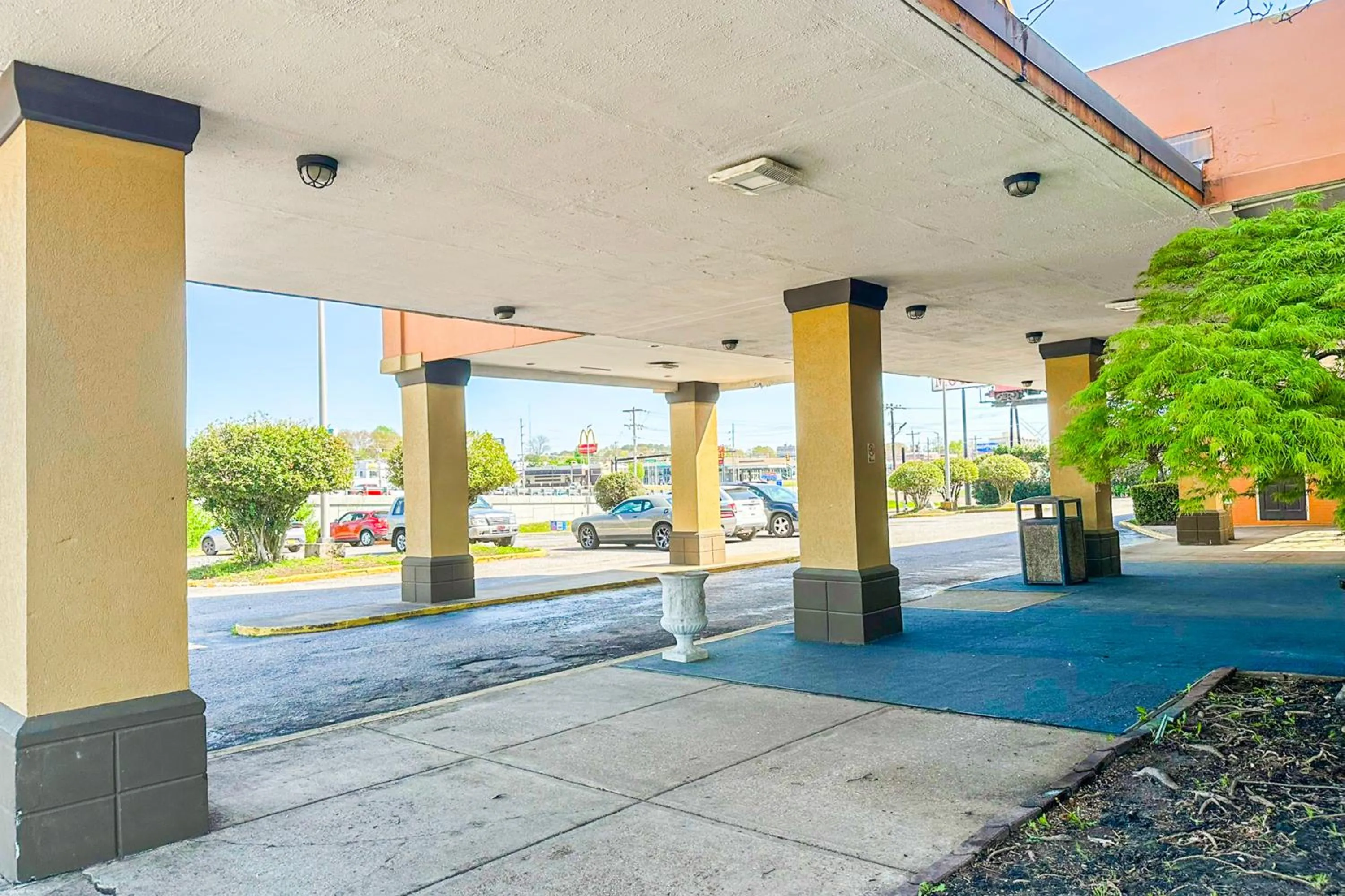 Facade/entrance in Jackson Hotel And Convention Center