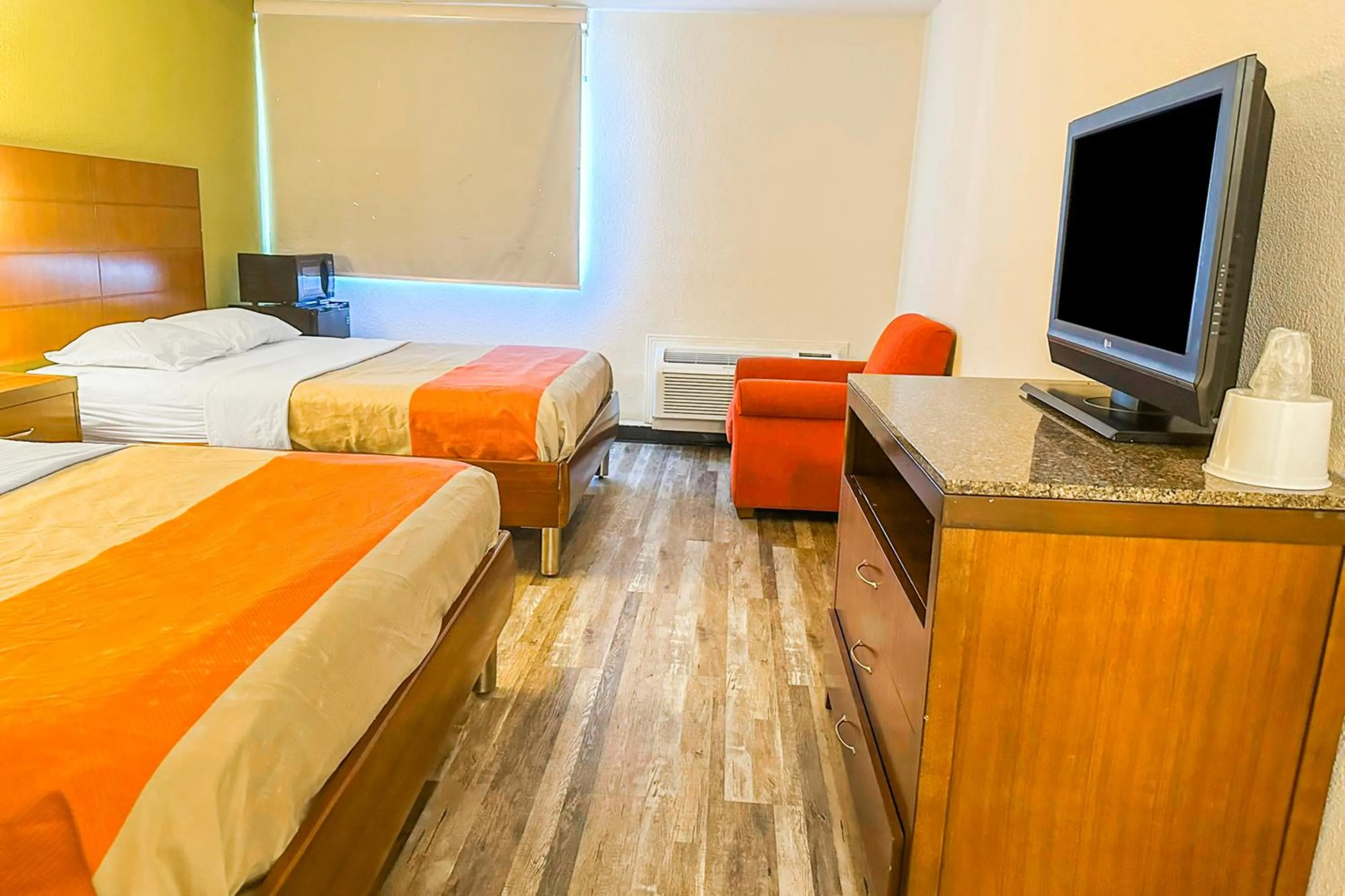 Bedroom, Bed in Jackson Hotel And Convention Center