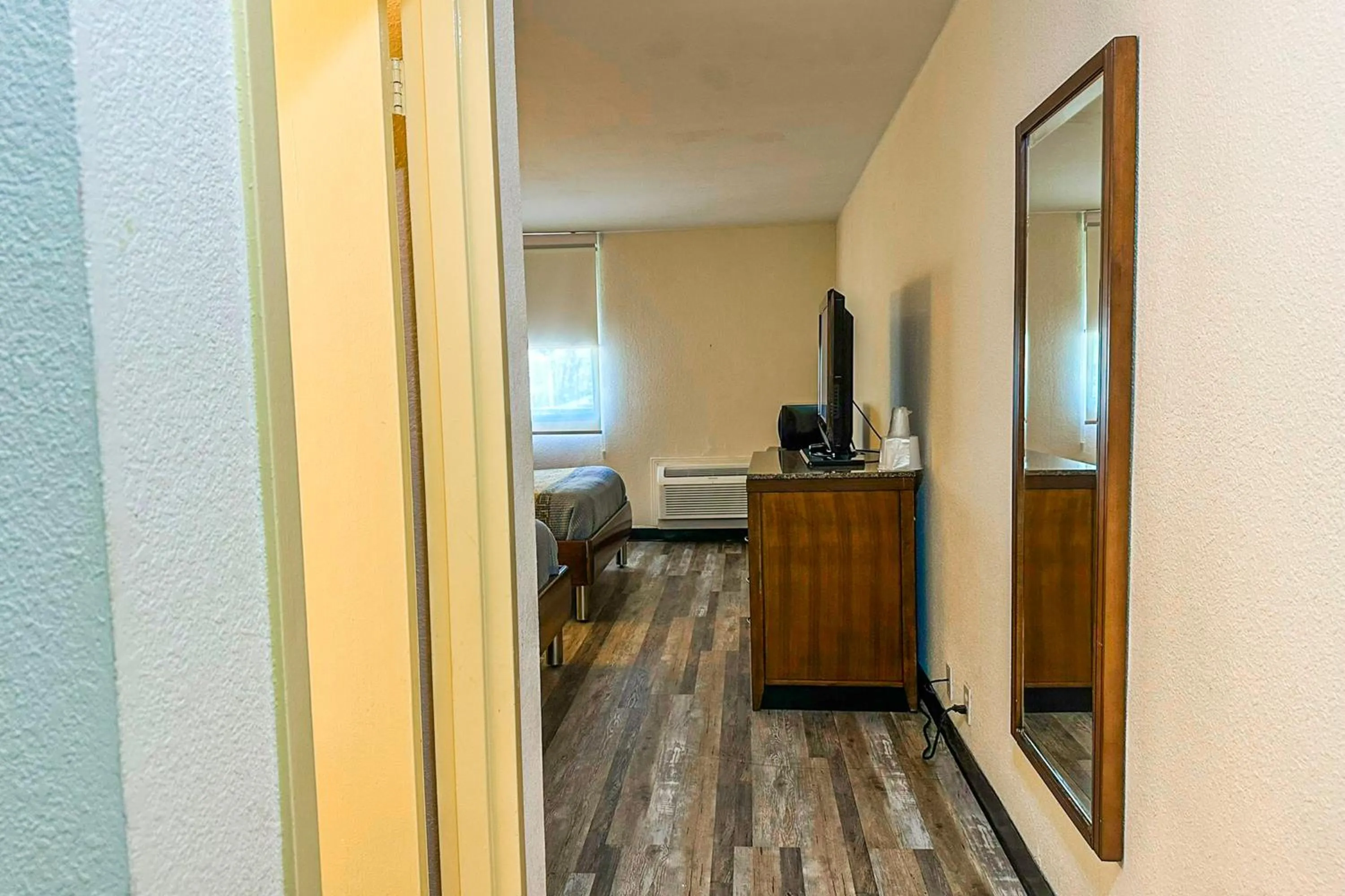 Bedroom, Bed in Jackson Hotel And Convention Center