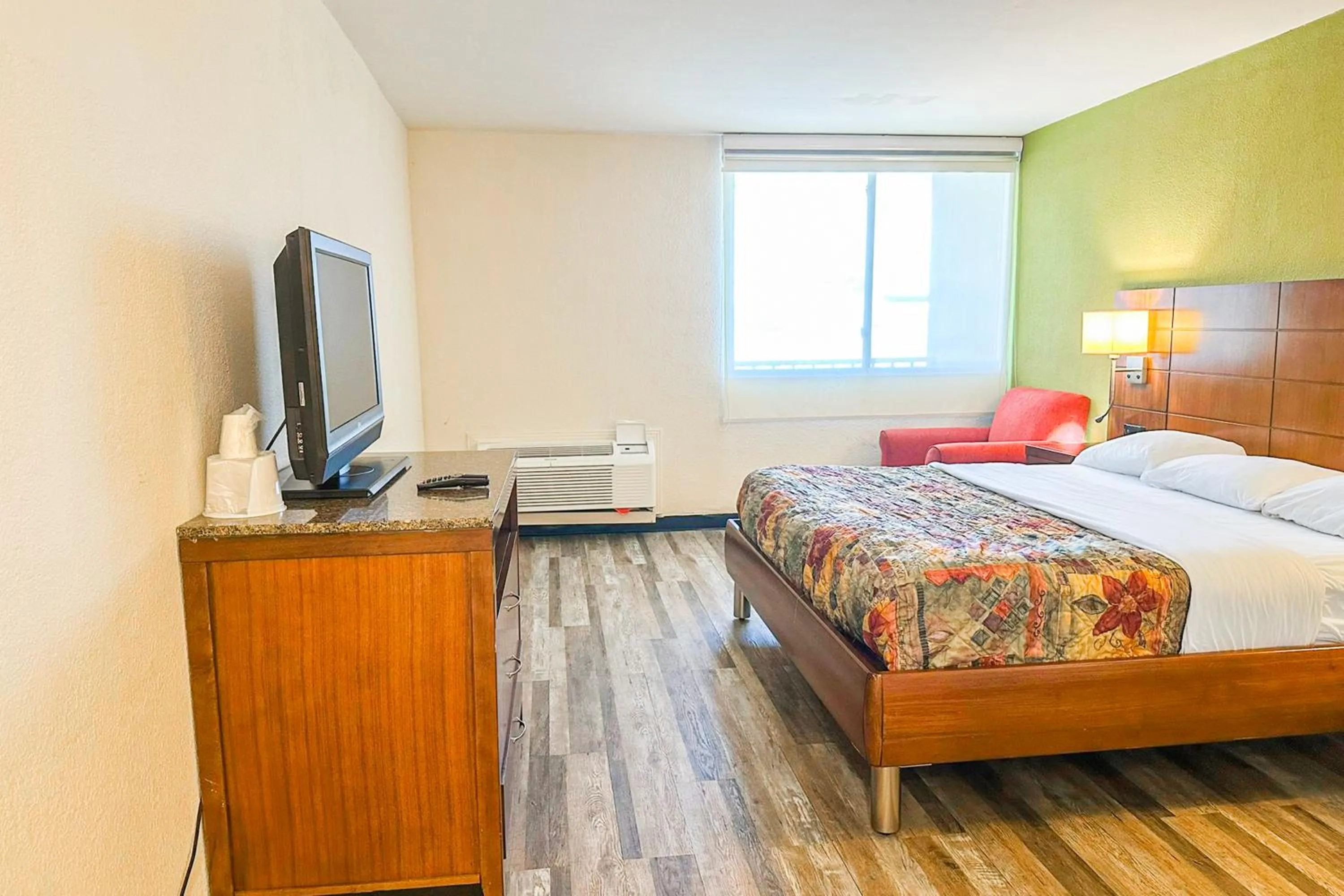 Bedroom, Bed in Jackson Hotel And Convention Center