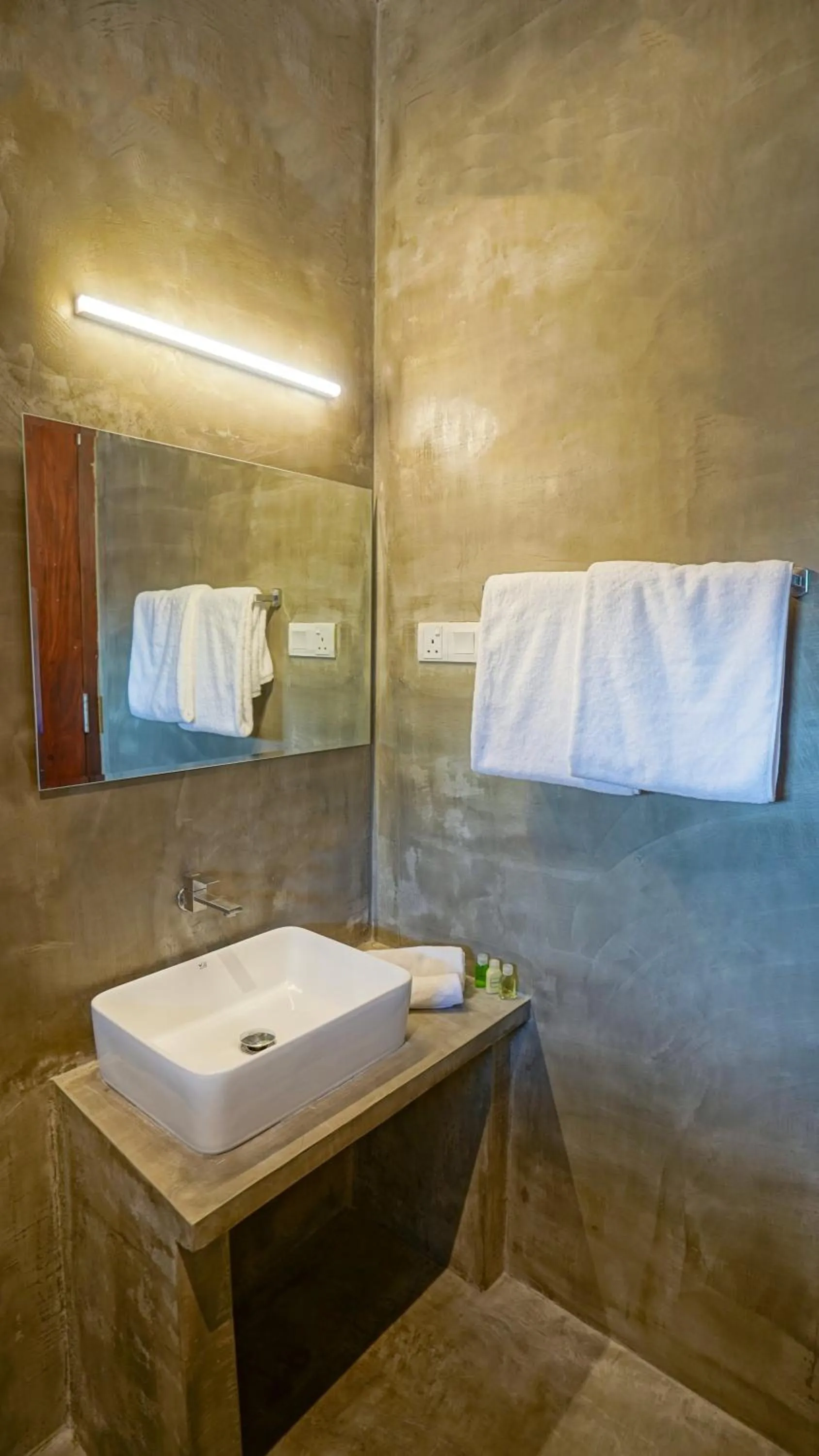 Bathroom in Beyond The Sea By Ceylonese