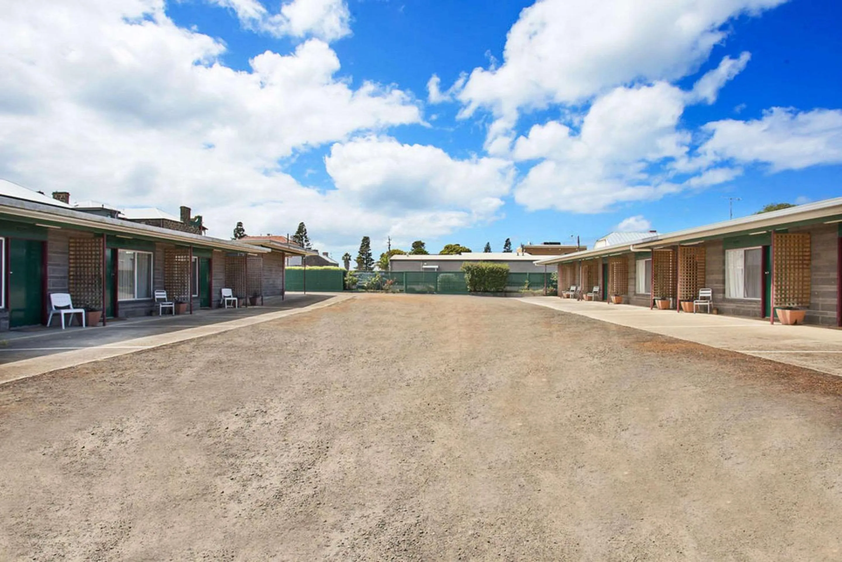 Property building in Econo Lodge Portland