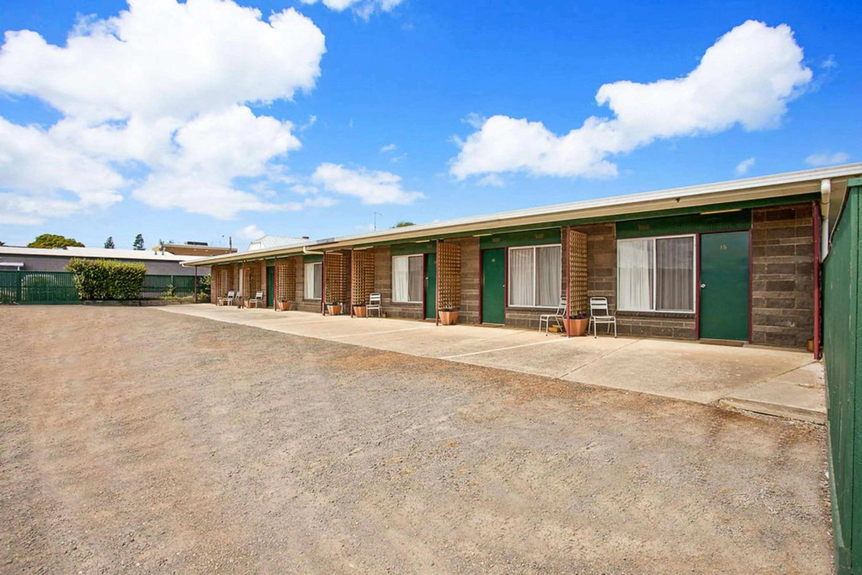 Property building in Econo Lodge Portland