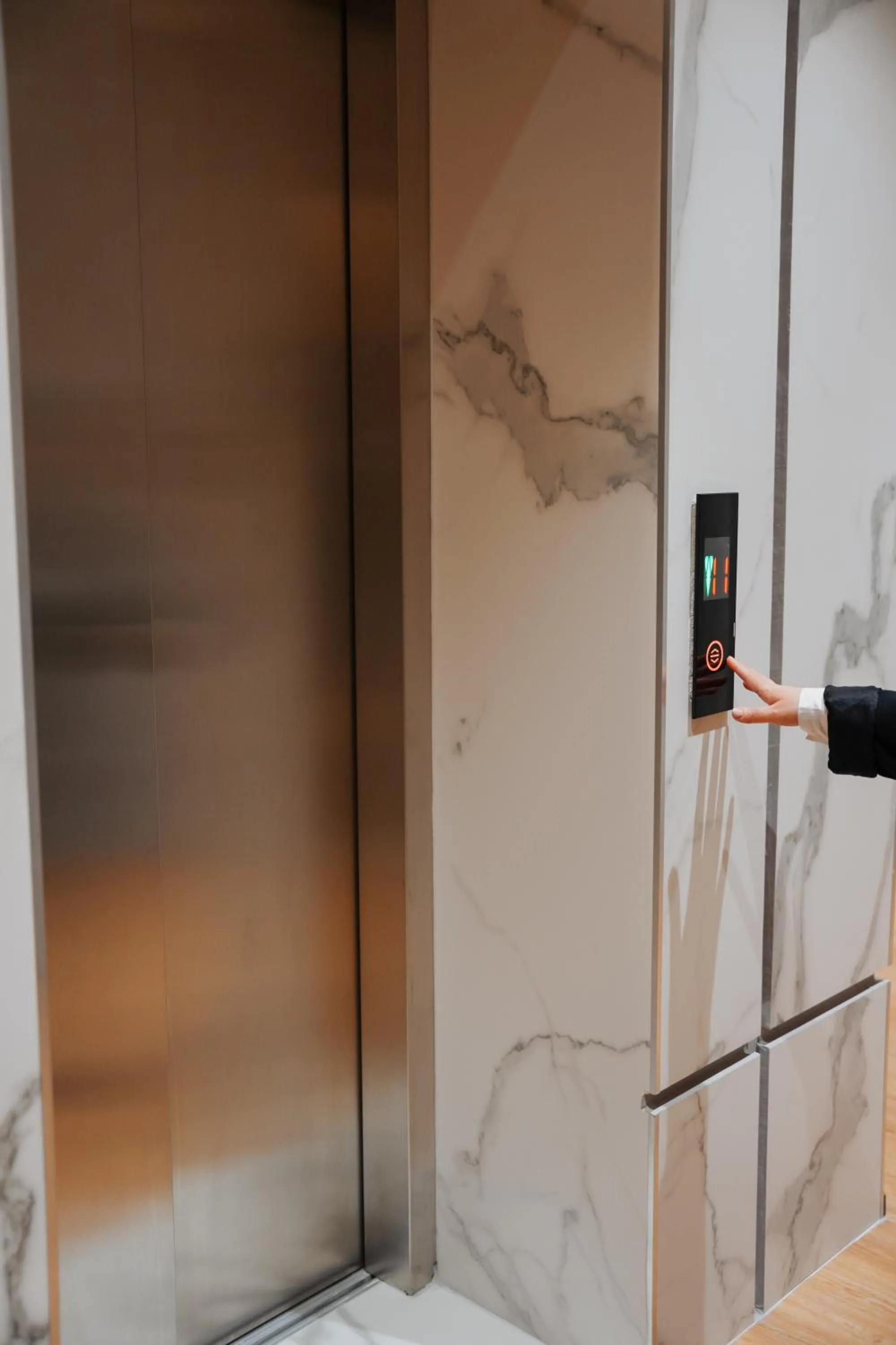 elevator in Toer Hotel & SPA