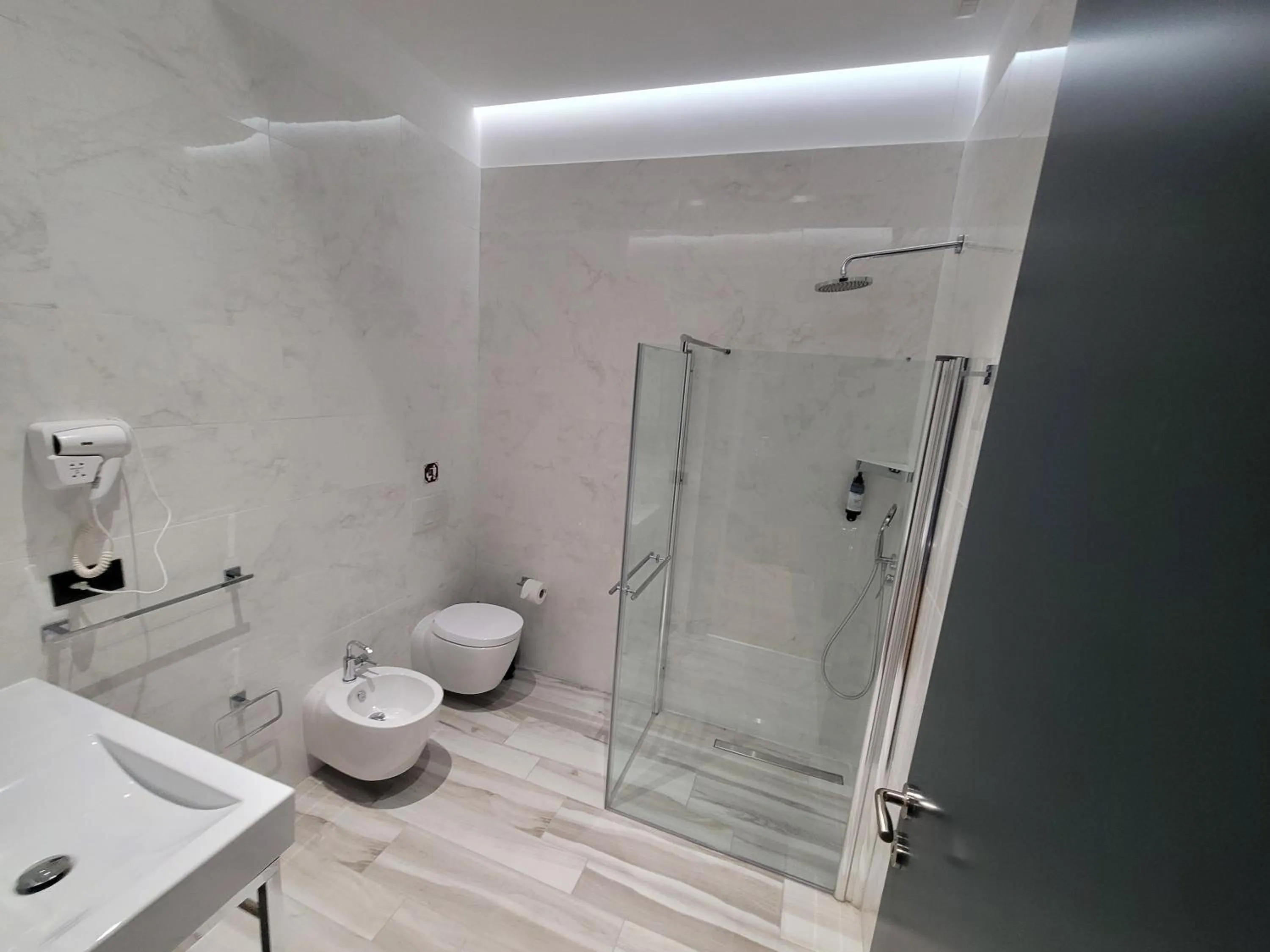 Shower in Toer Hotel & SPA