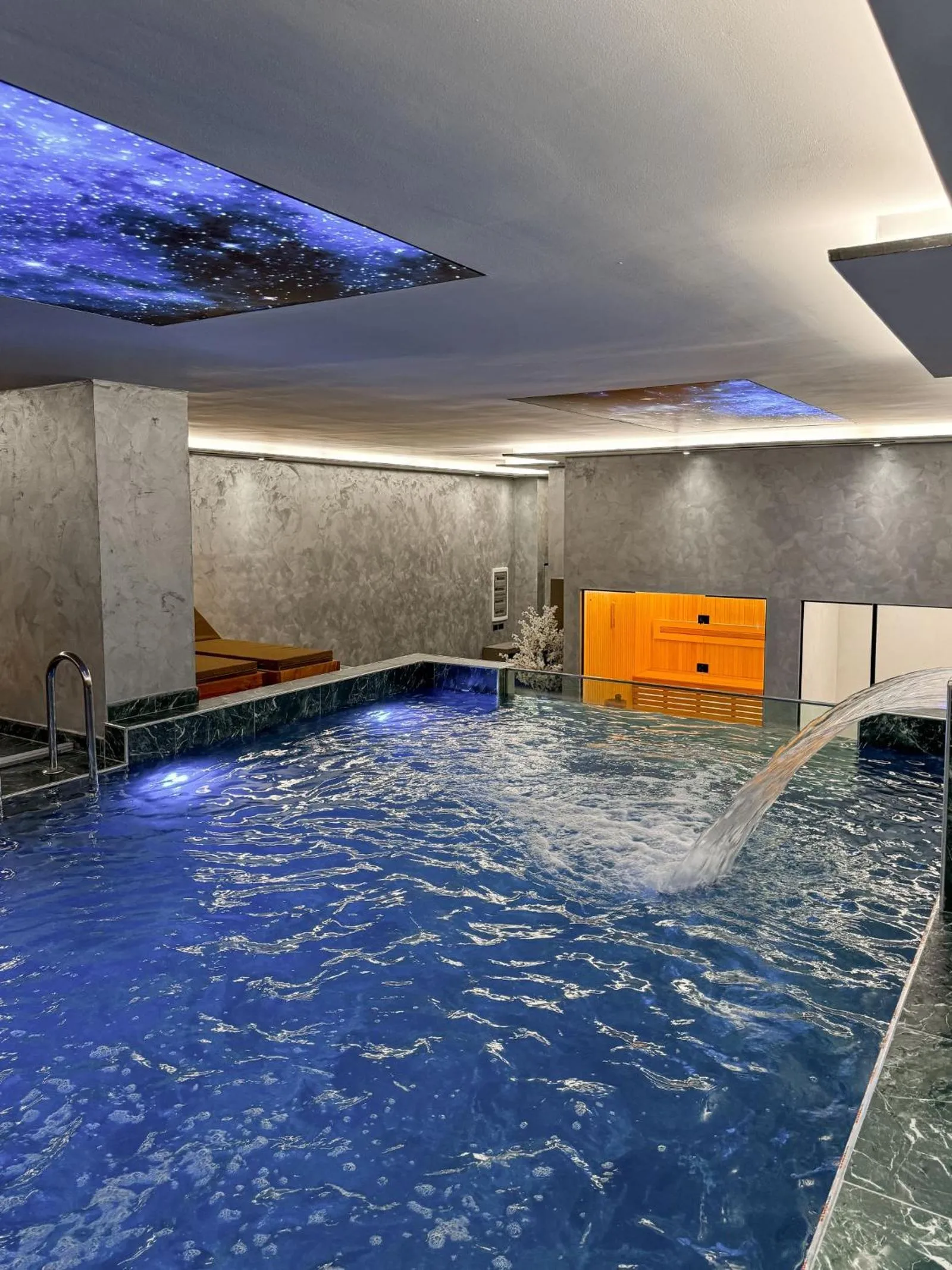 Swimming pool in Toer Hotel & SPA