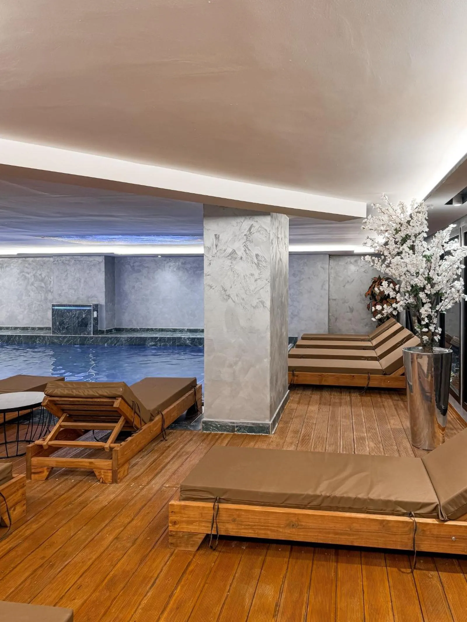 Swimming pool in Toer Hotel & SPA