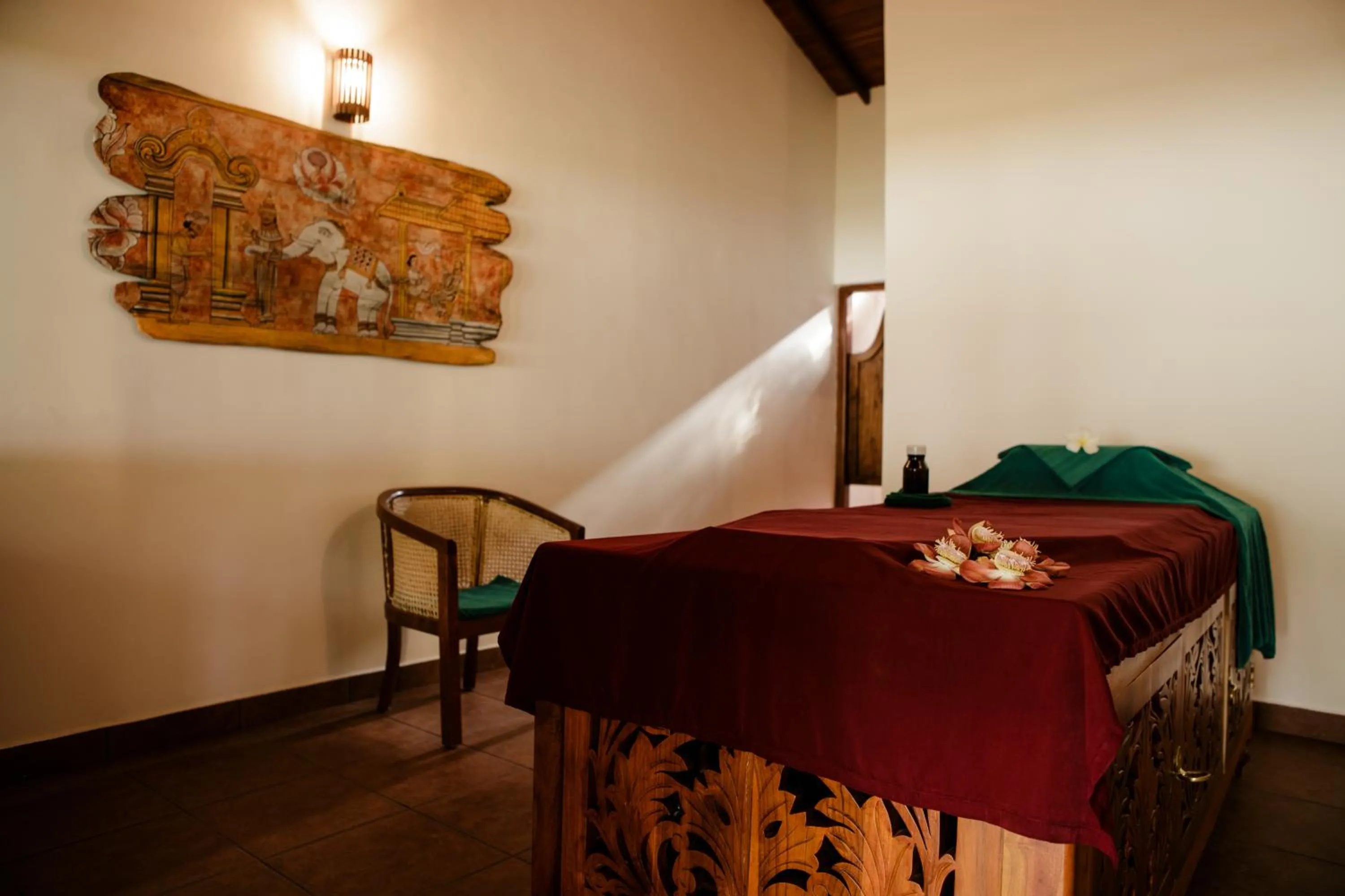Massage in Thaulle Ayurveda Resort - Yala
