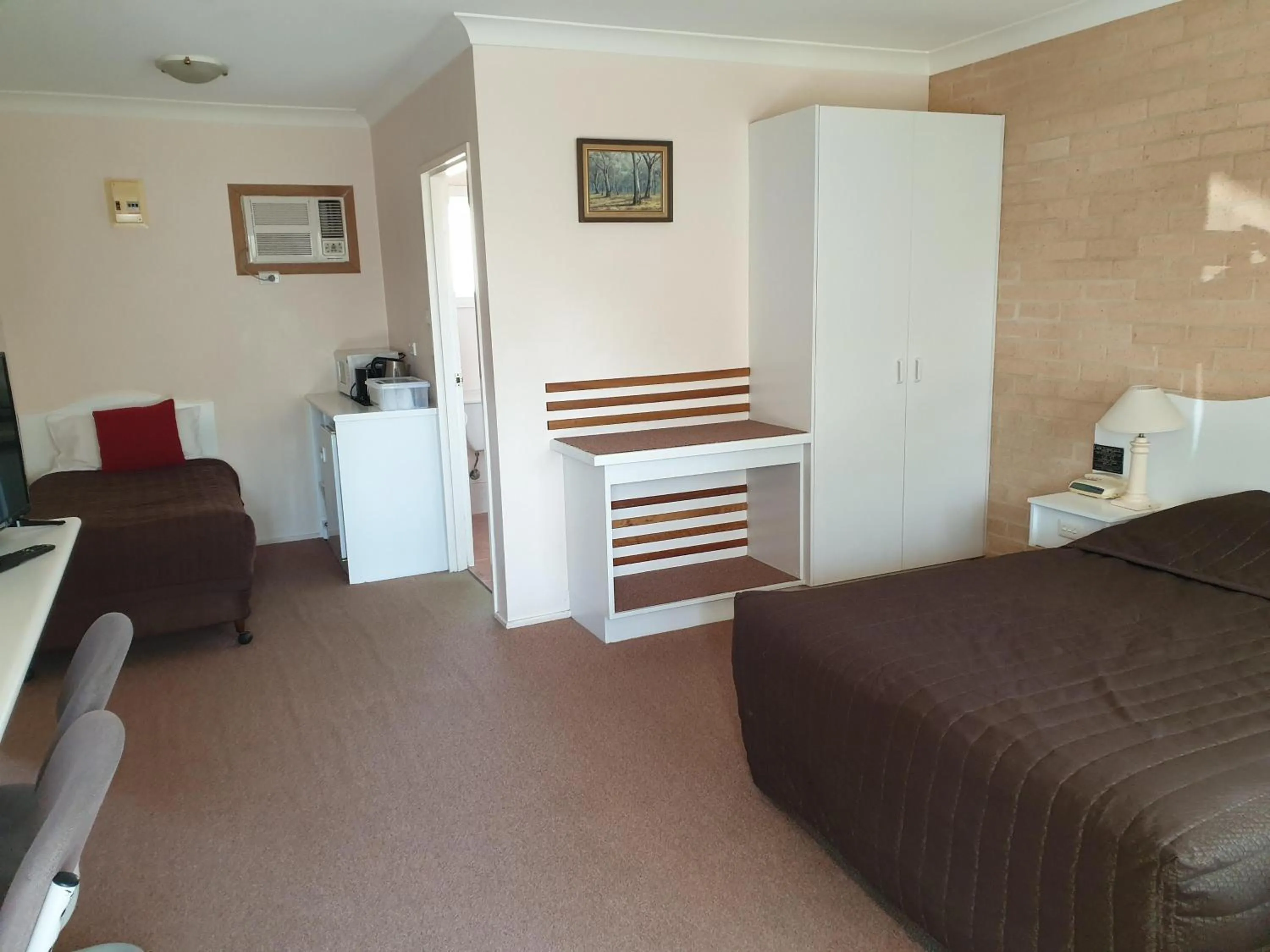 Bed in Blayney Central Motel