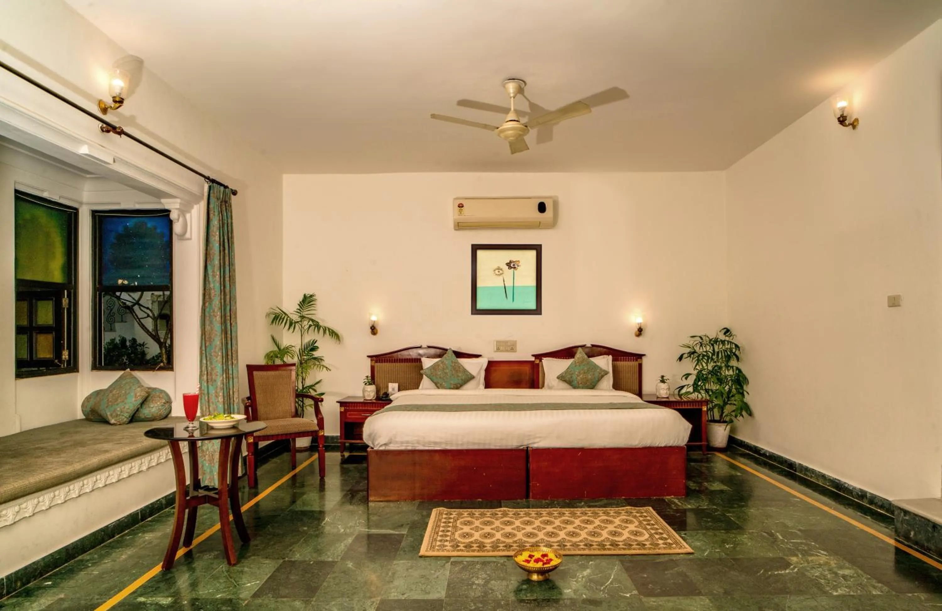 Bedroom, Bed in Swaroop Vilas - Lake Facing Boutique Hotel
