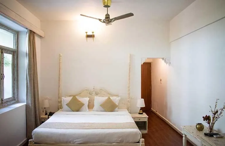 Bed in Swaroop Vilas - Lake Facing Boutique Hotel