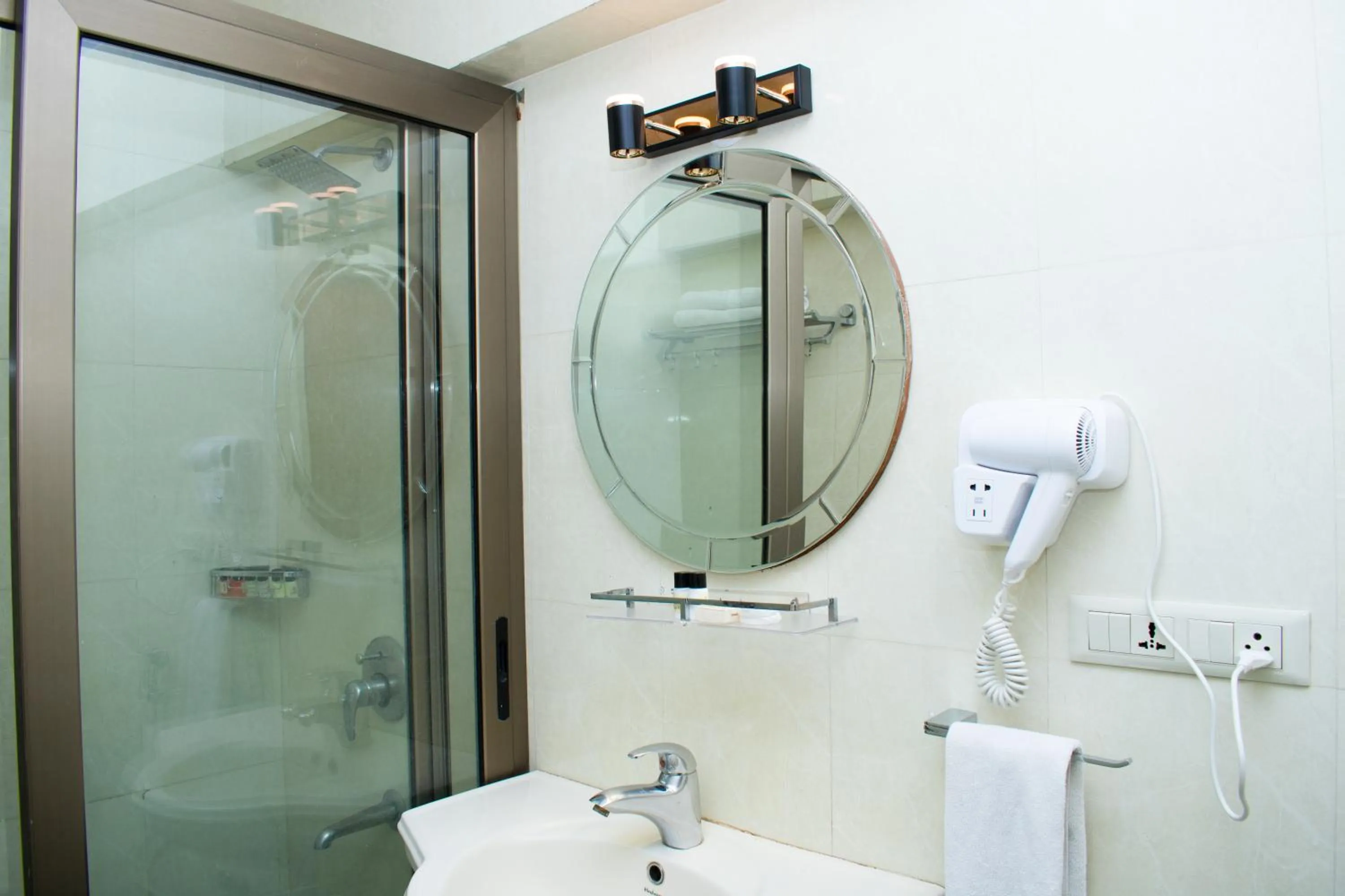 Bathroom in Swaroop Vilas - Lake Facing Boutique Hotel