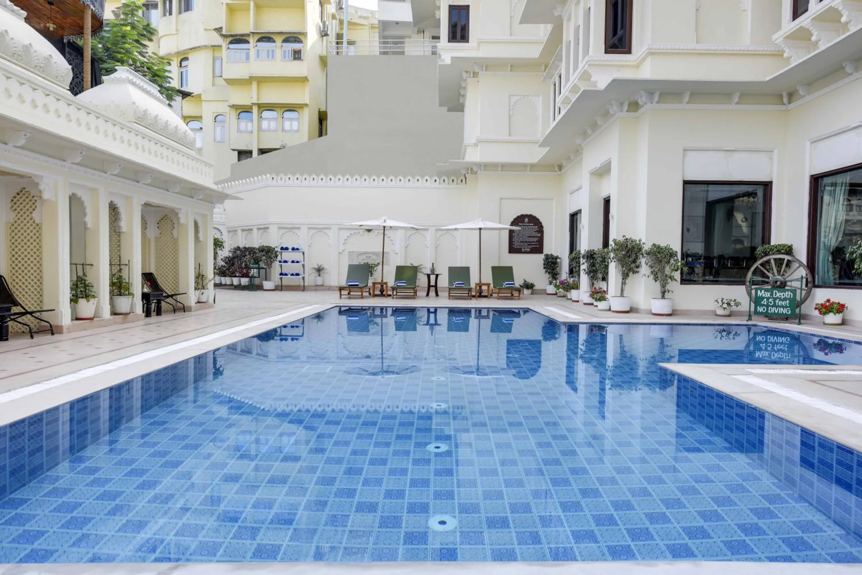 Swimming pool in Swaroop Vilas - Lake Facing Boutique Hotel