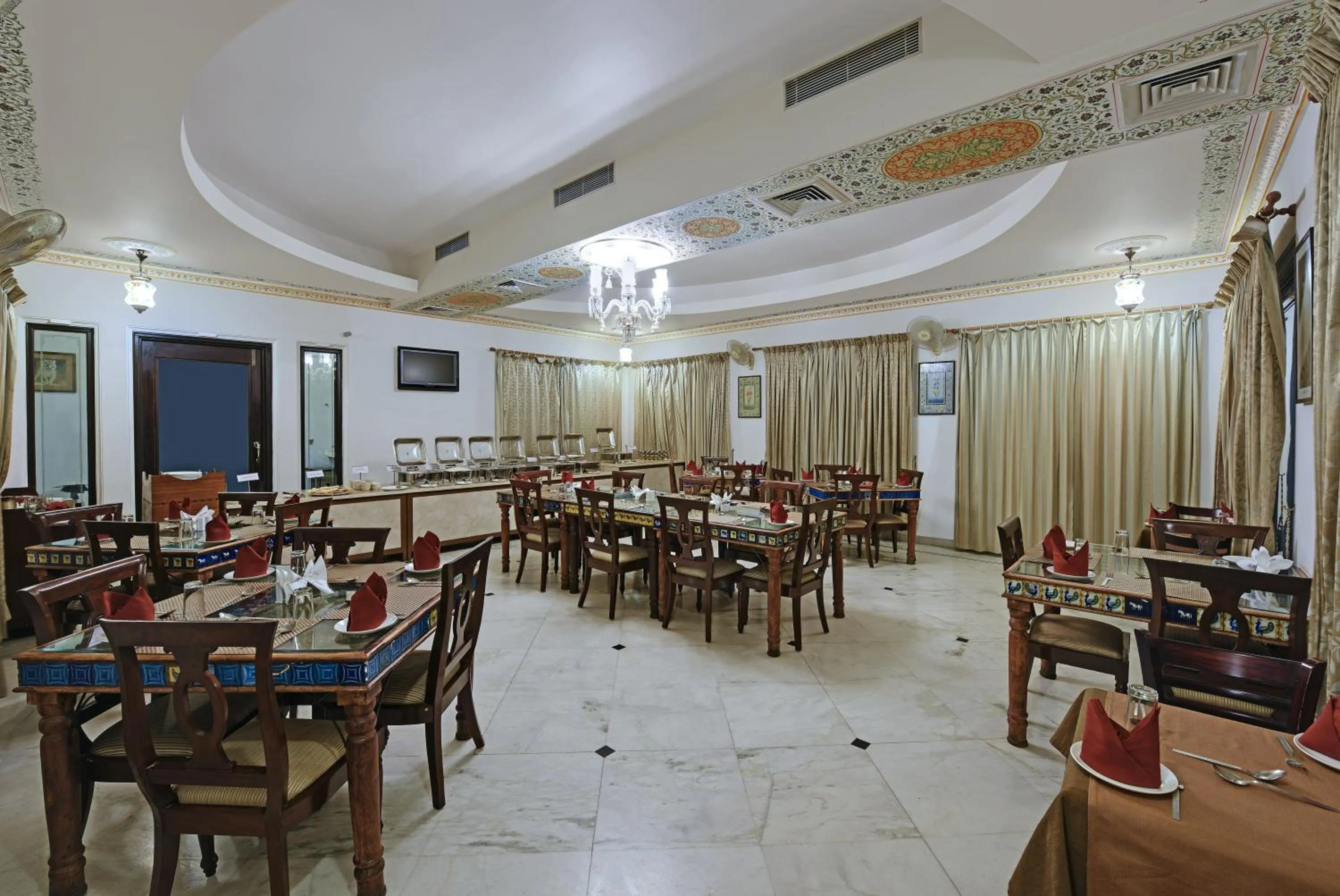 Restaurant/places to eat in Swaroop Vilas - Lake Facing Boutique Hotel