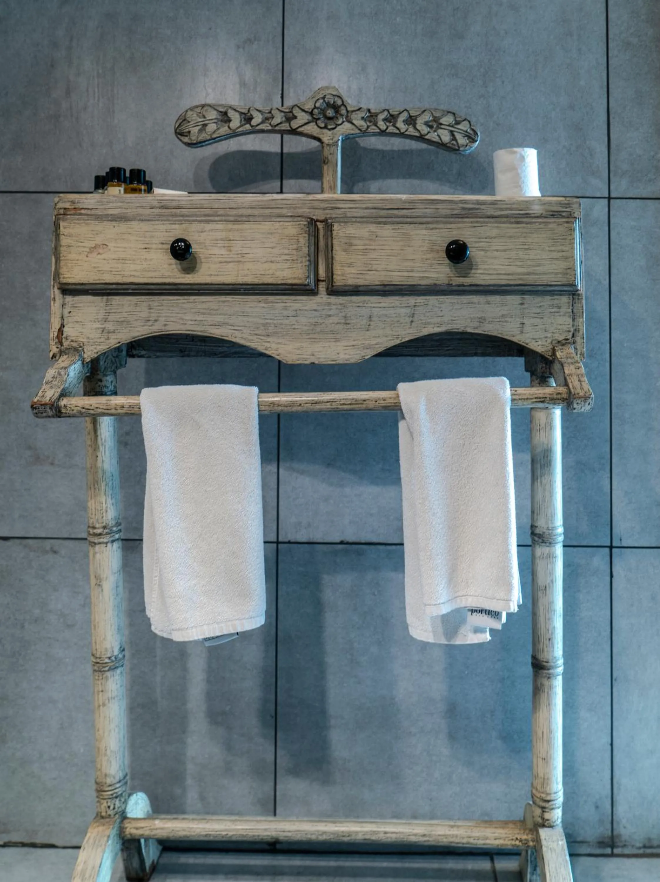 Swaroop Vilas - Lake Facing Boutique Hotel