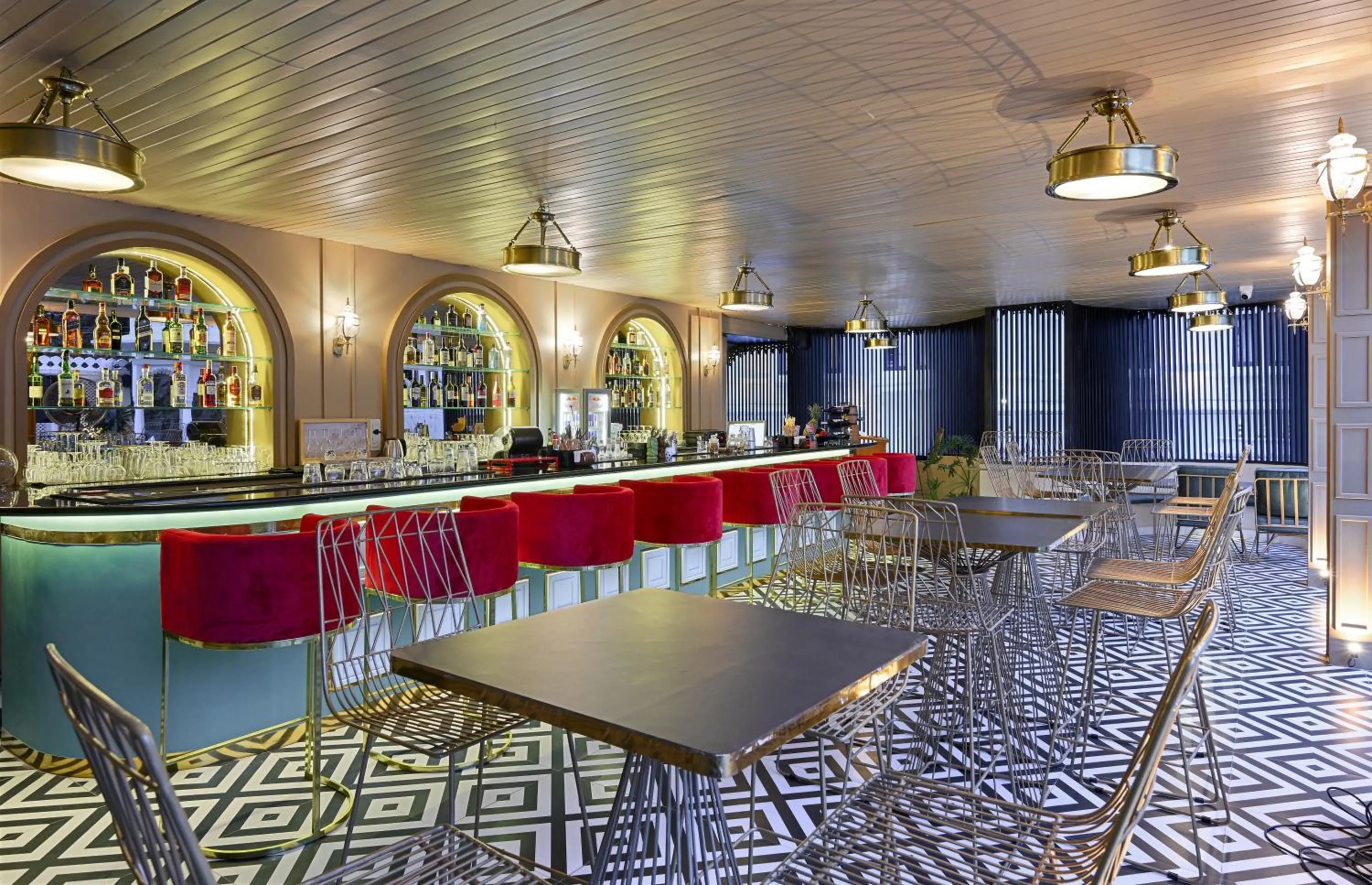 Lounge or bar in Swaroop Vilas - Lake Facing Boutique Hotel