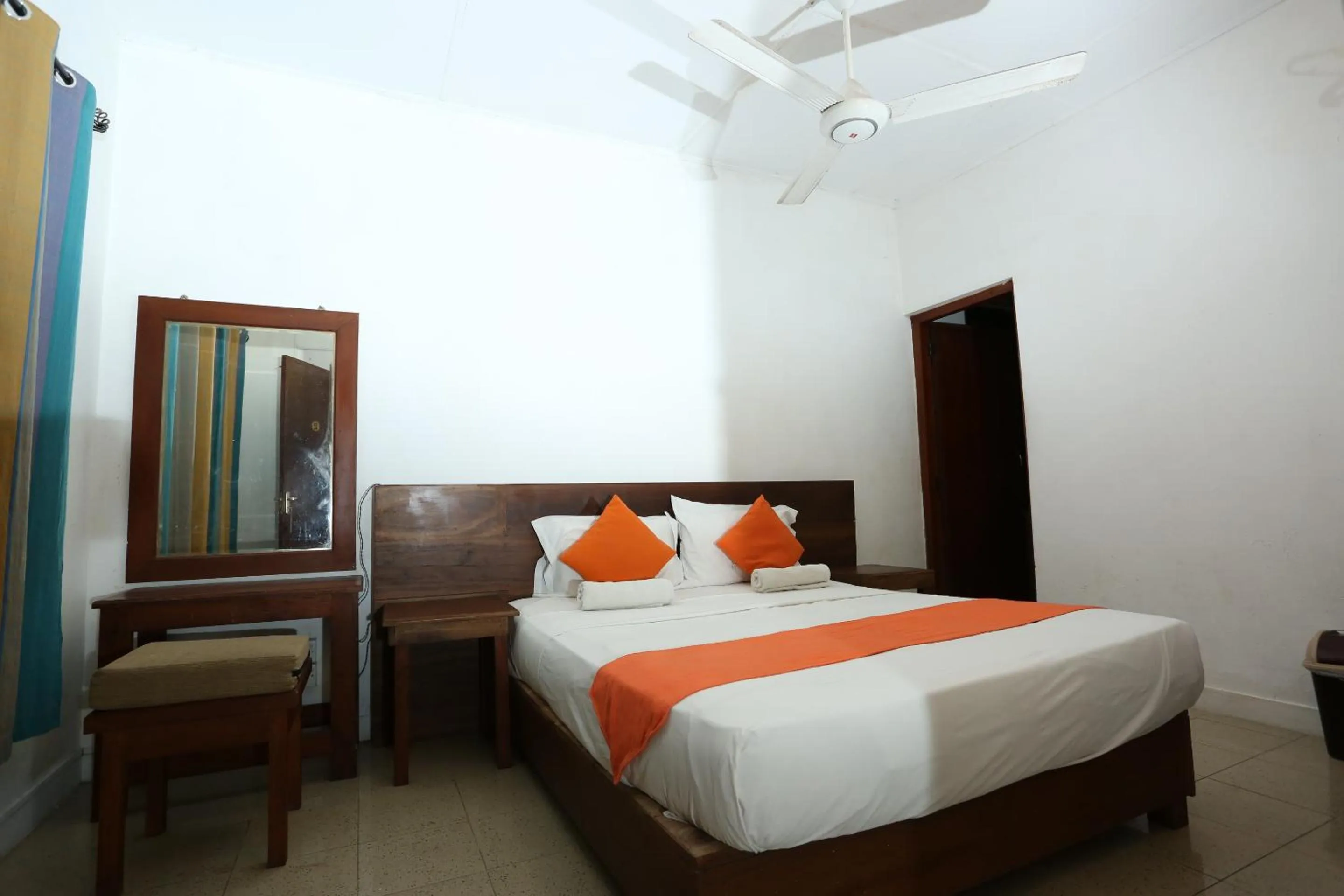 Bedroom, Bed in Tree Breeze Inn