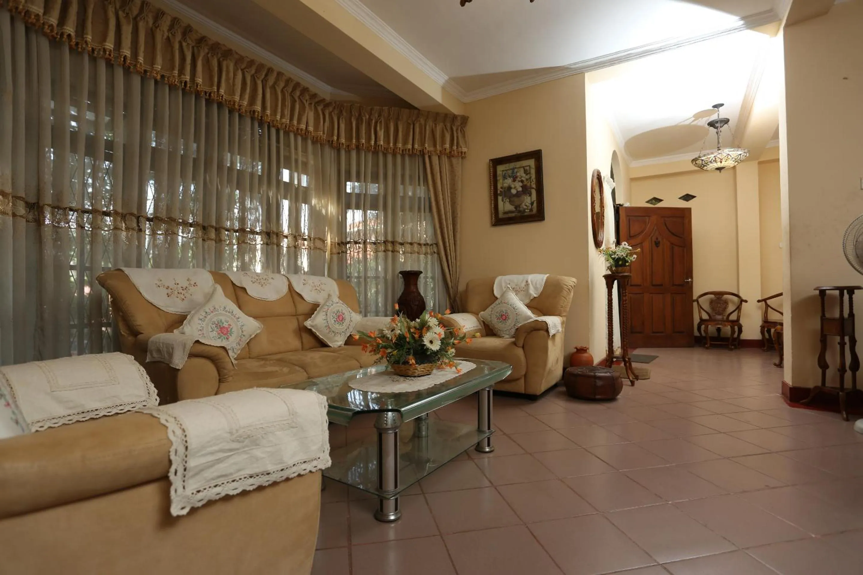 Seating area in Tree Breeze Inn