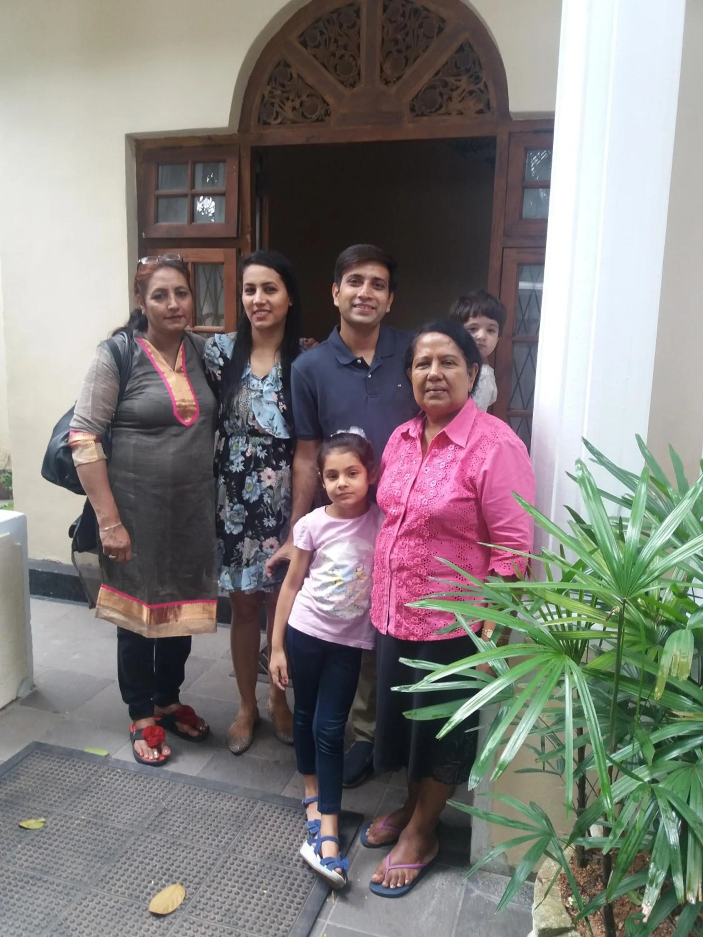 group of guests in Tree Breeze Inn