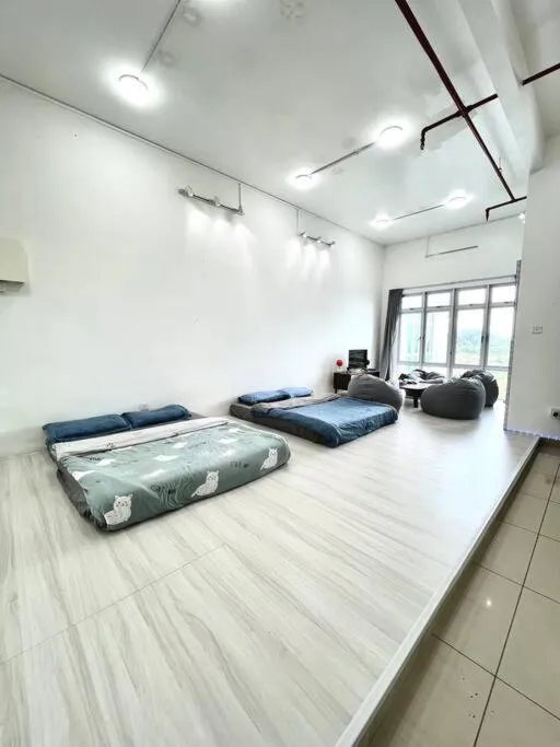 A1501 manhattan Austin 3Queen BED Netflix By STAY