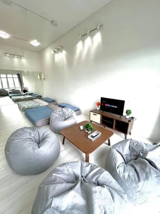 A1501 manhattan Austin 3Queen BED Netflix By STAY