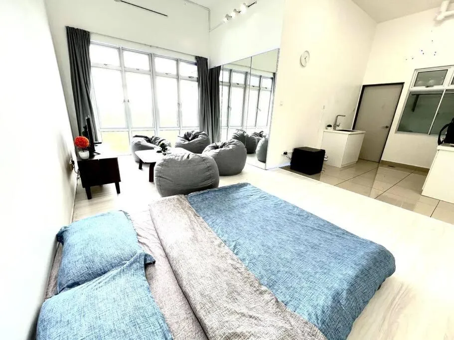 Bed in A1501 manhattan Austin 3Queen BED Netflix By STAY