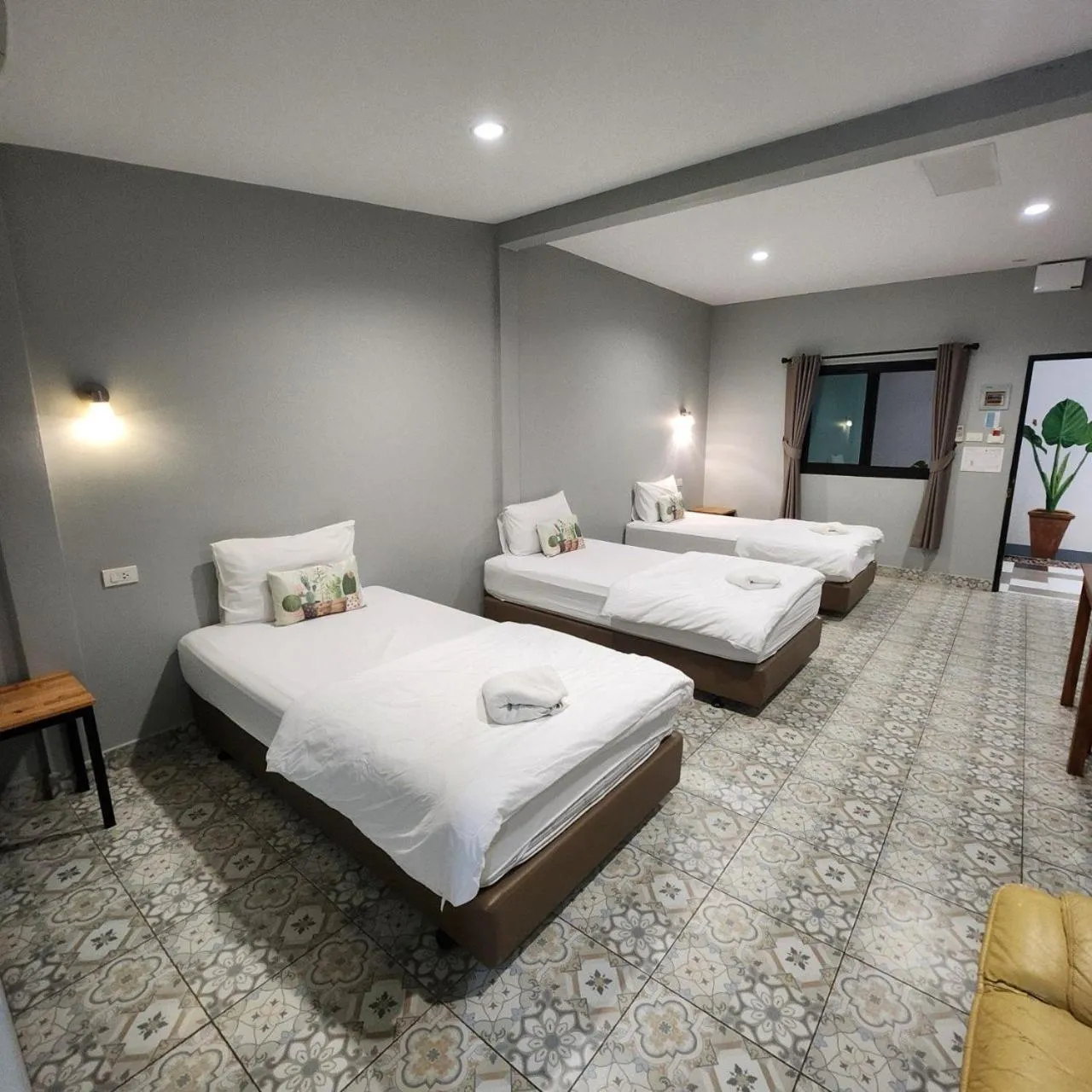 Photo of the whole room, Bed in Warmwell Hostel