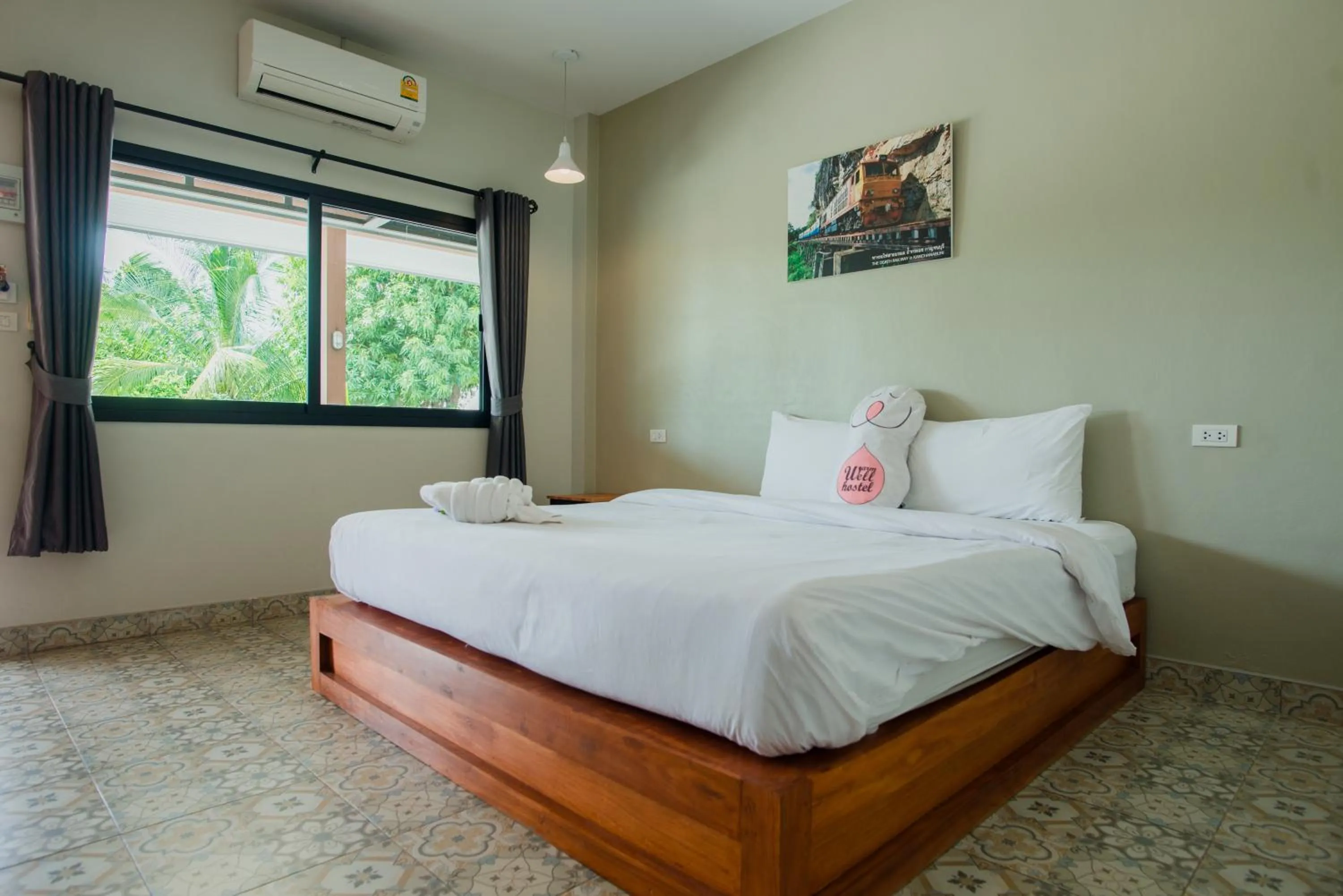 Photo of the whole room, Bed in Warmwell Hostel