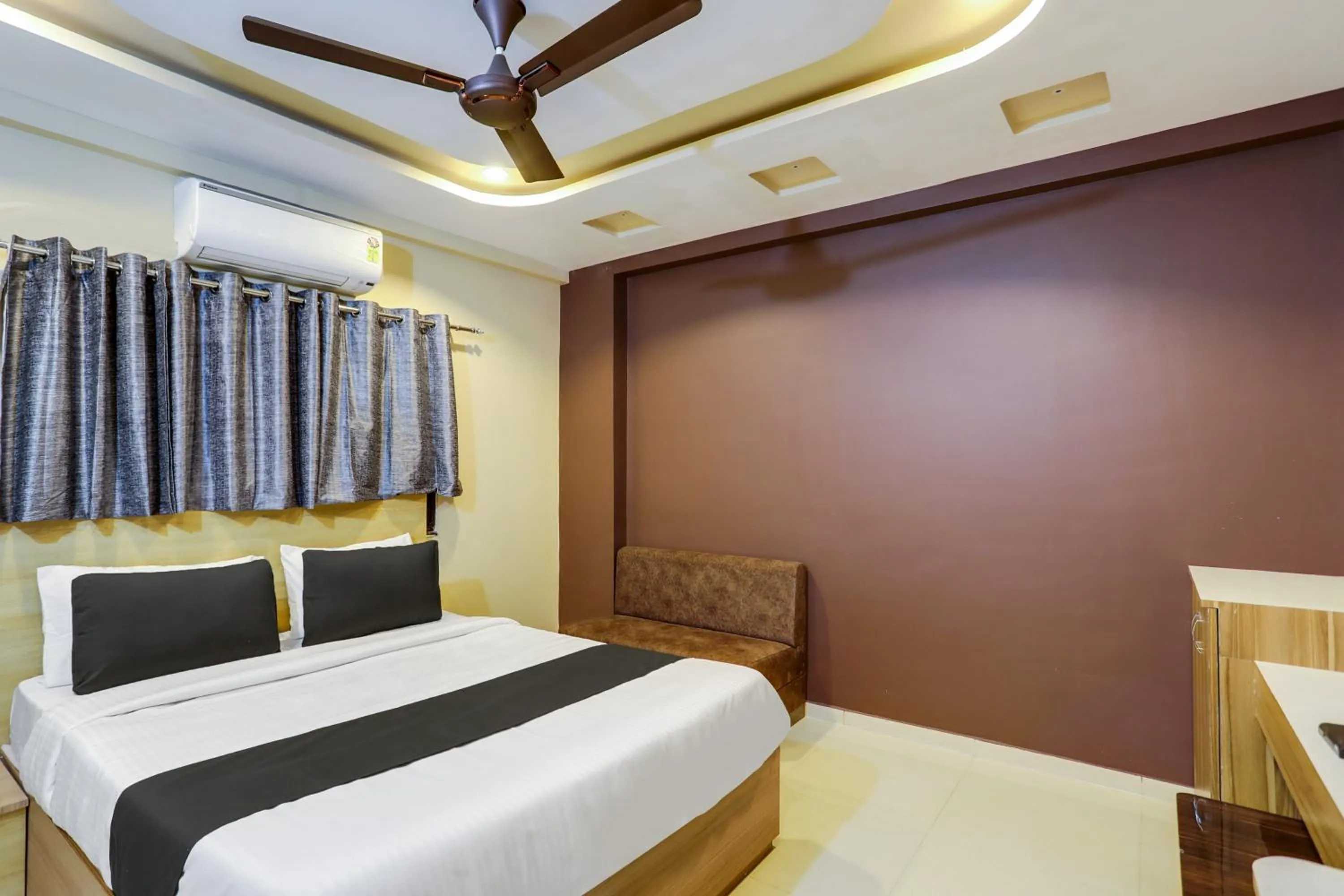 Bedroom in Super Hotel O D K Patil