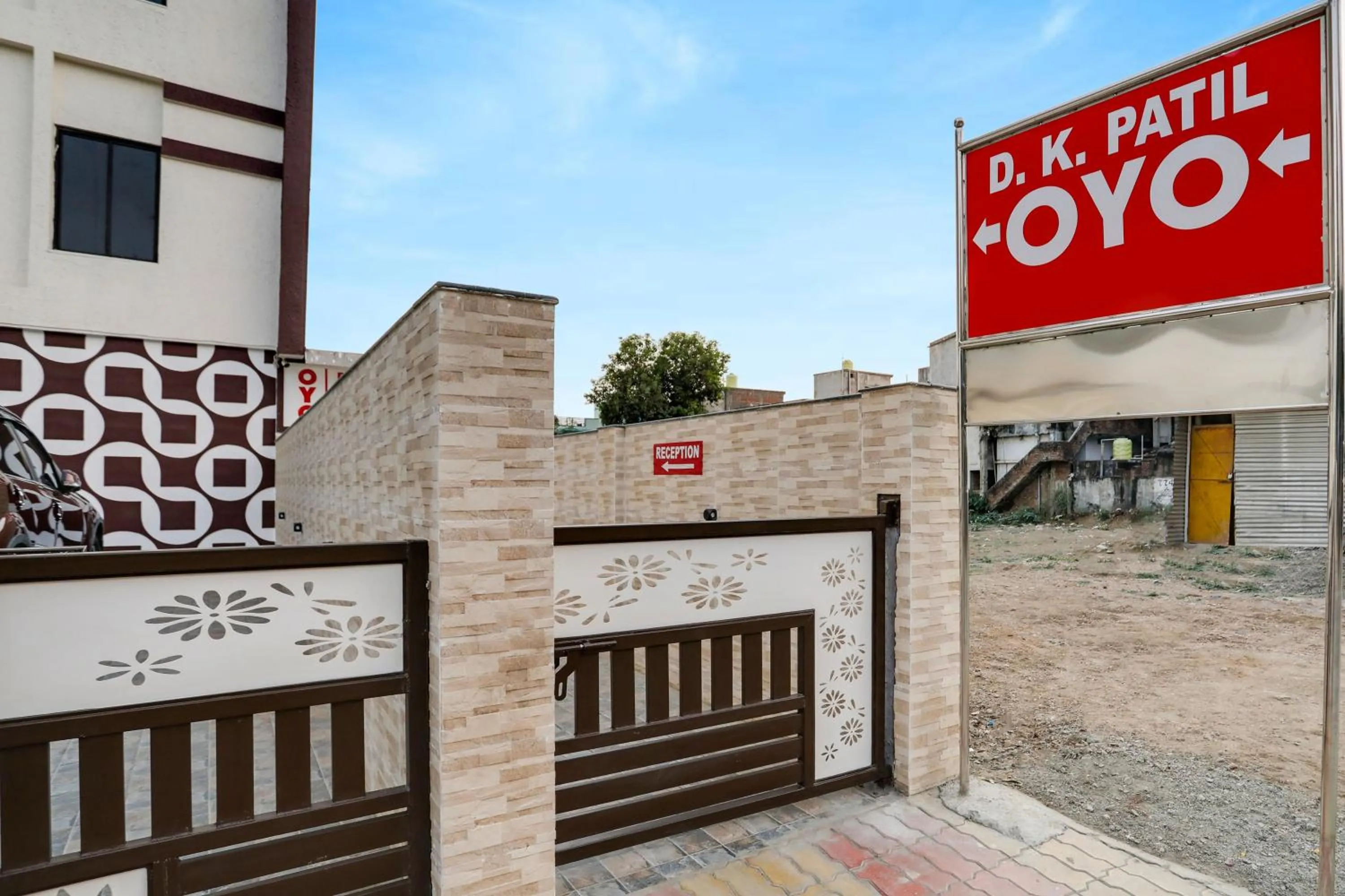 Facade/entrance in Super Hotel O D K Patil