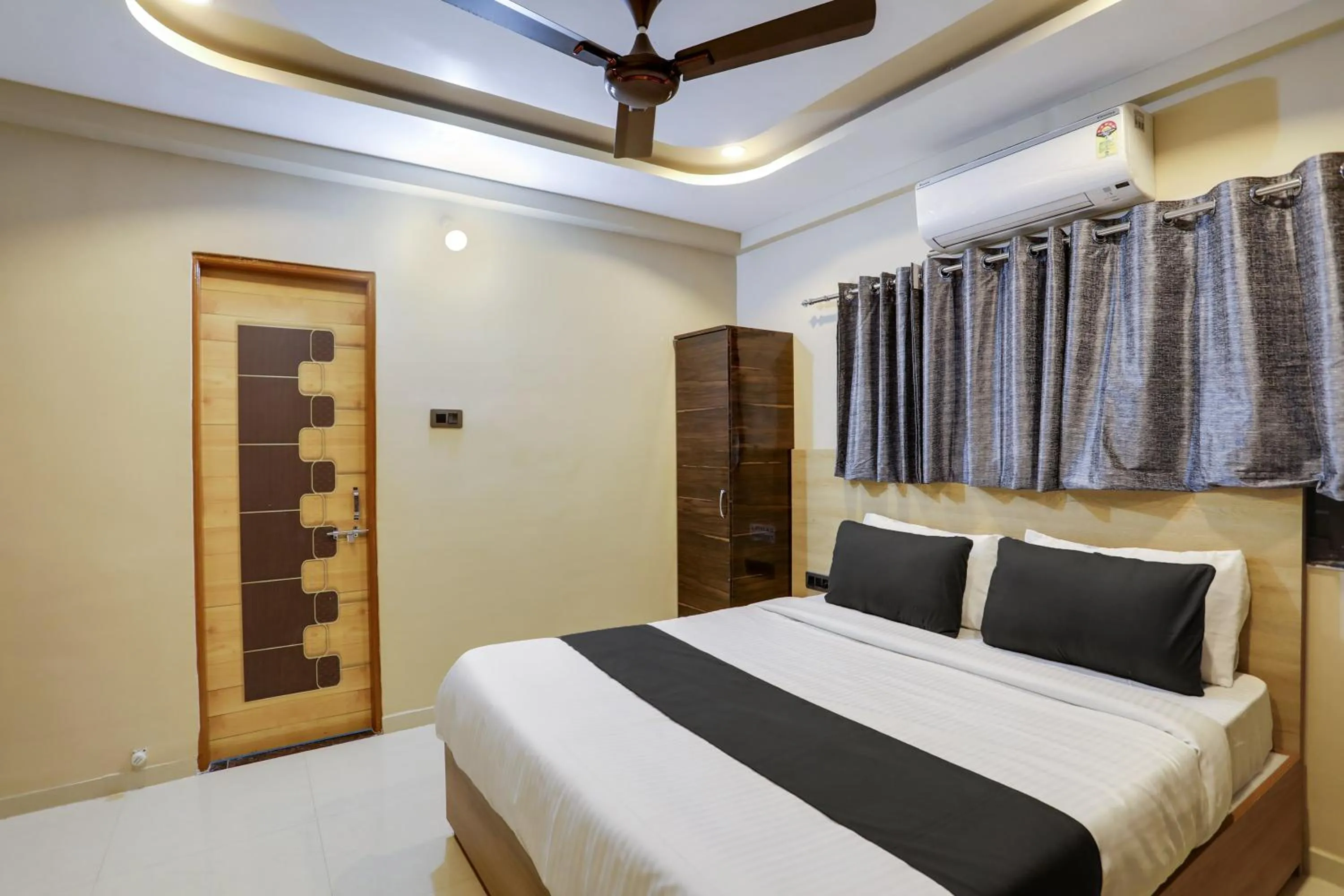 Bedroom in Hotel O D K Patil
