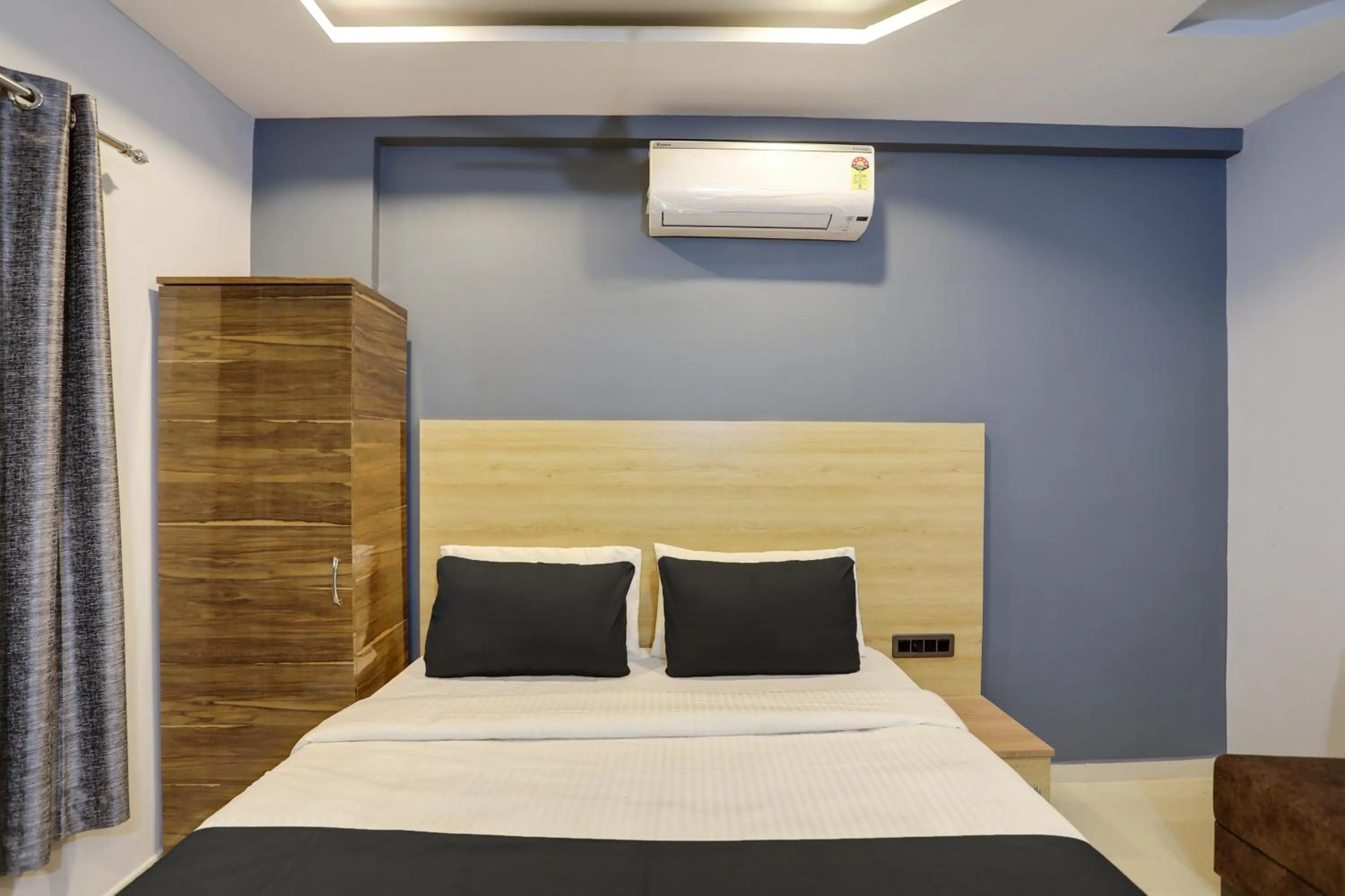 Bedroom in Super Hotel O D K Patil