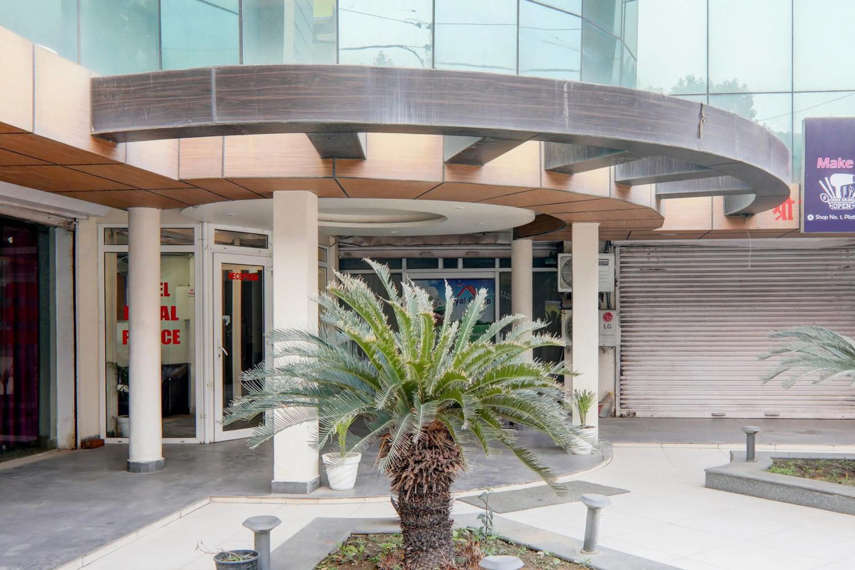 Facade/entrance in Hotel O DR Palace