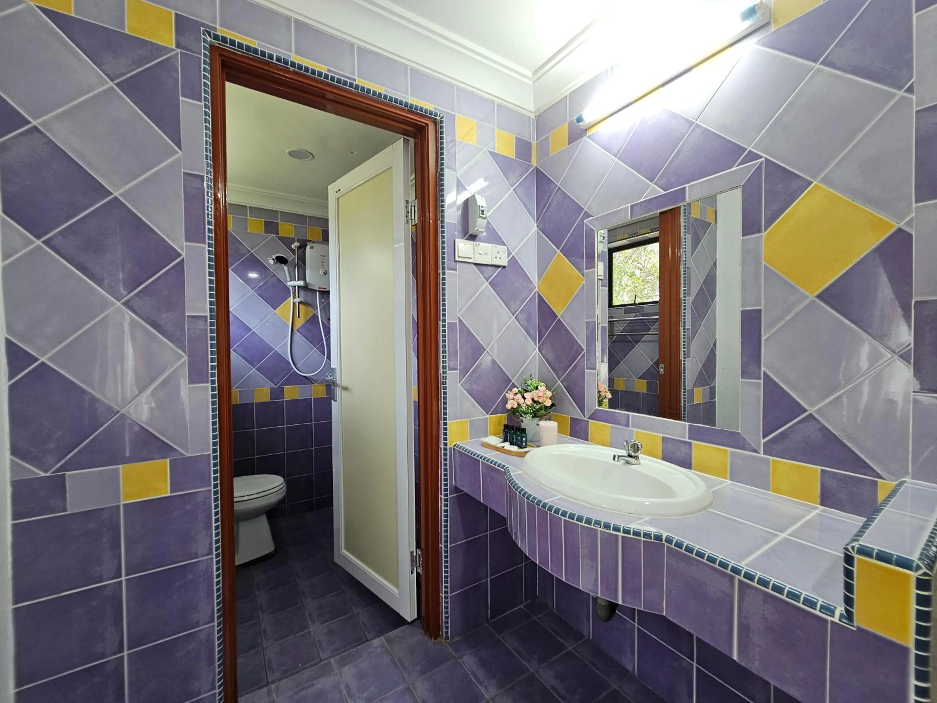 Shower in Cottage Inn Gerik