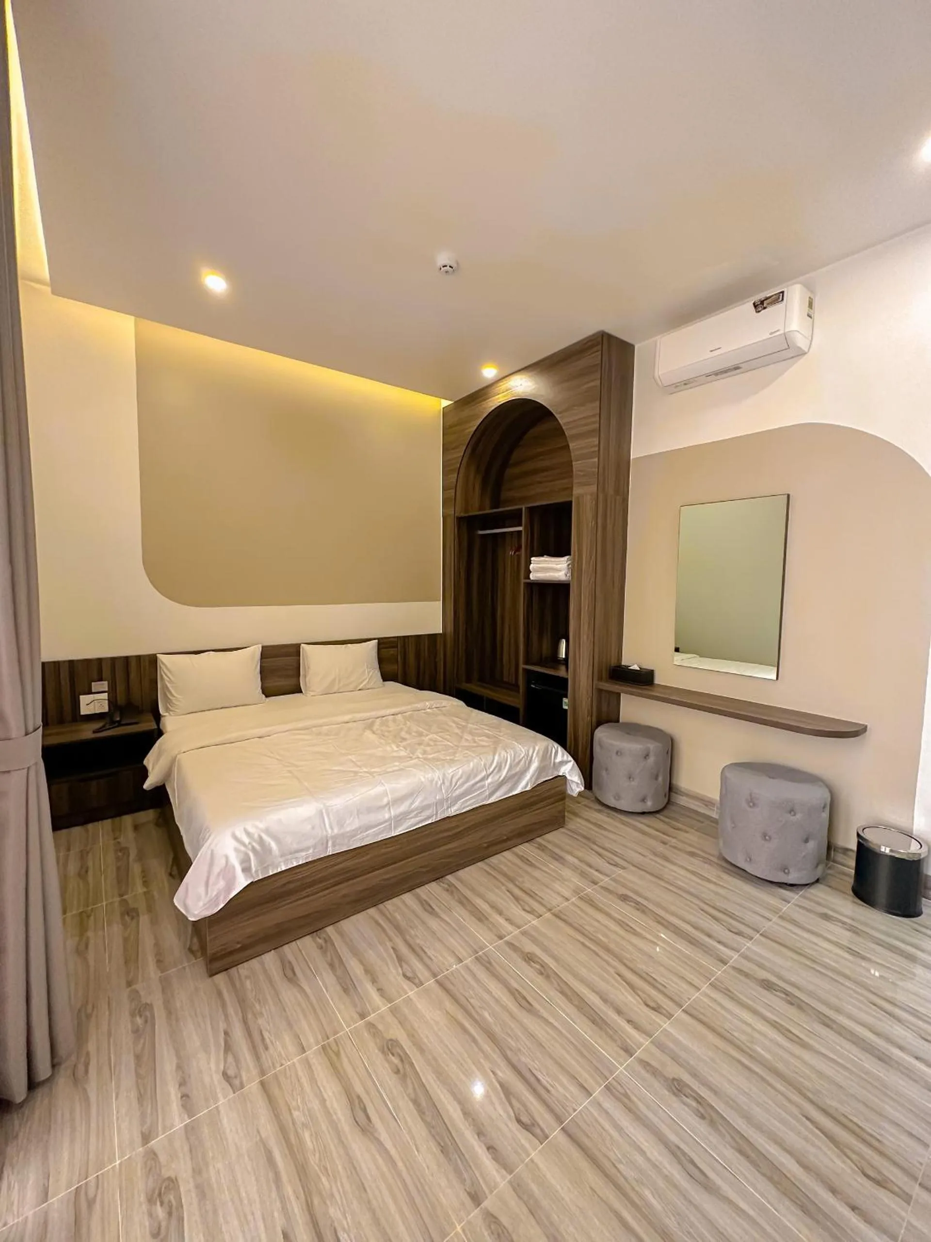 Photo of the whole room, Bed in Tuyet Suong Hotel