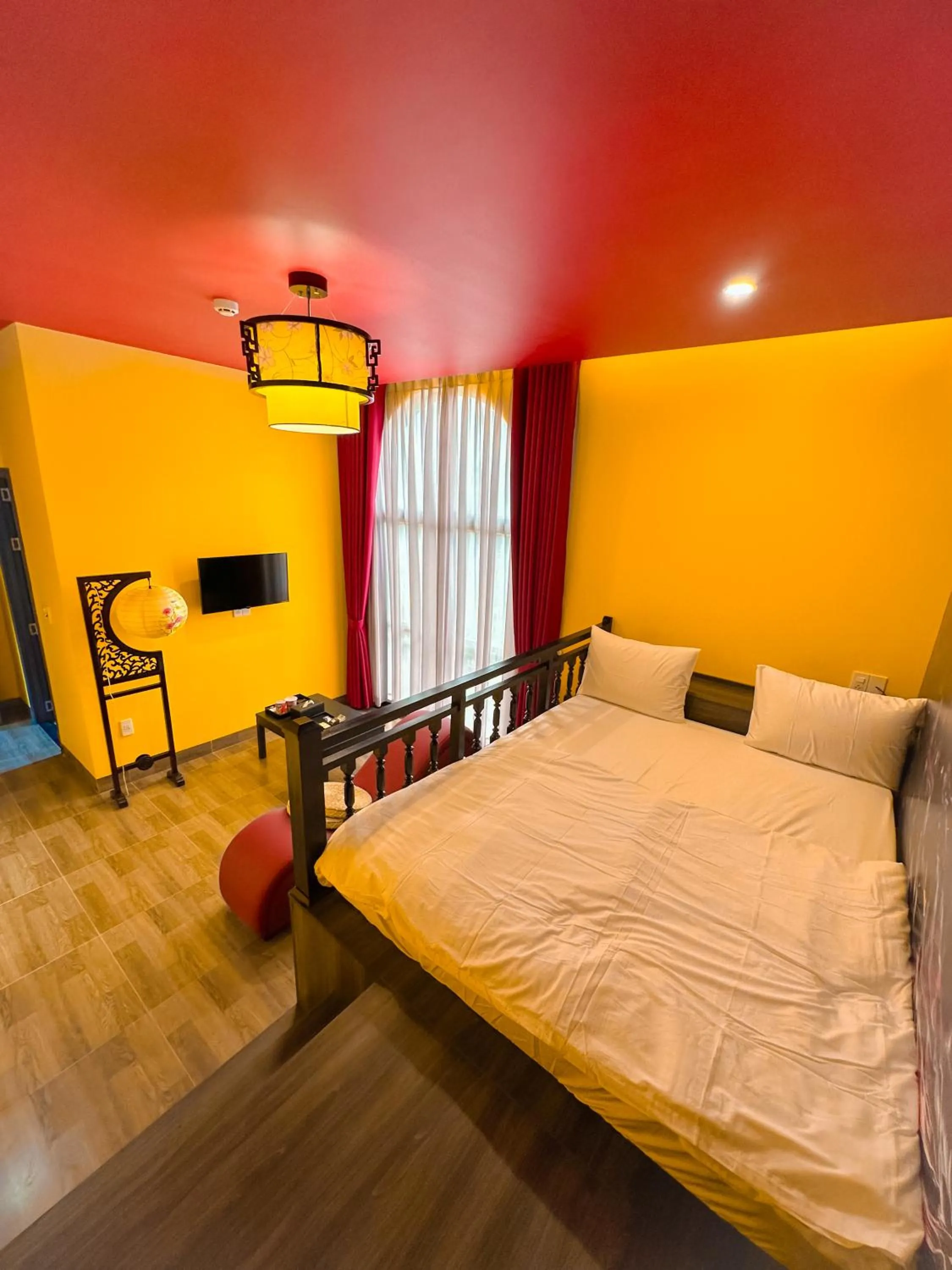 Photo of the whole room, Bed in Tuyet Suong Hotel