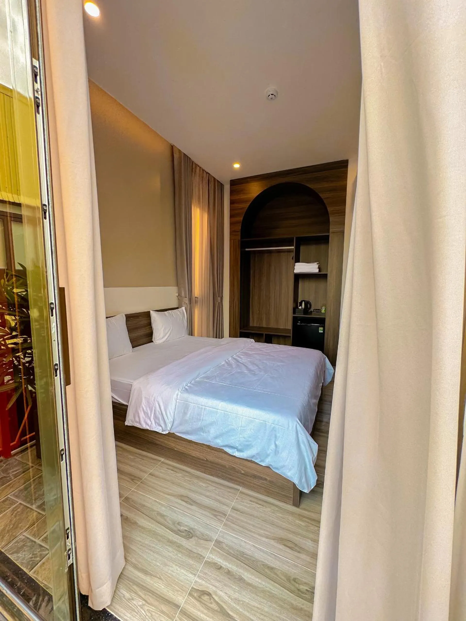 Photo of the whole room, Bed in Tuyet Suong Hotel