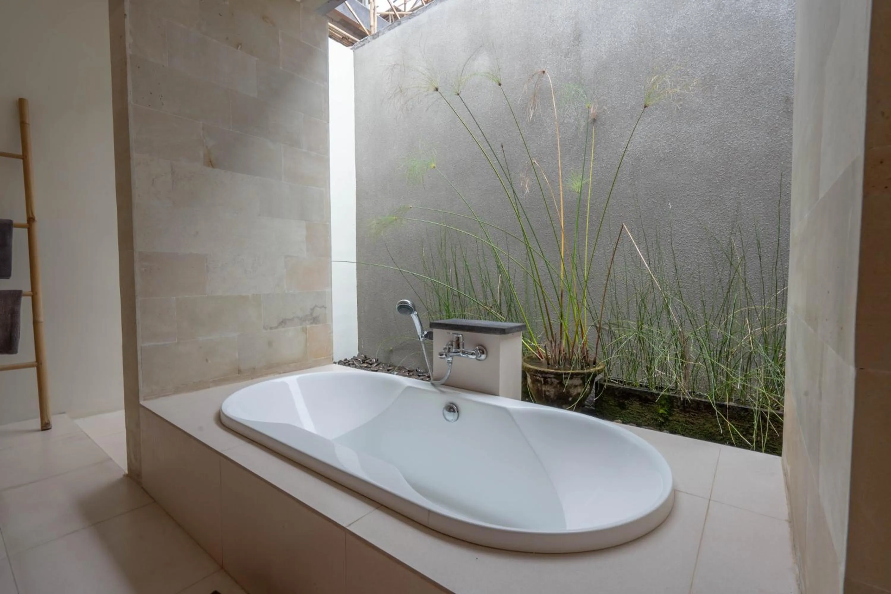 Bath in The Lavana Gracie's Villa Nusa Dua