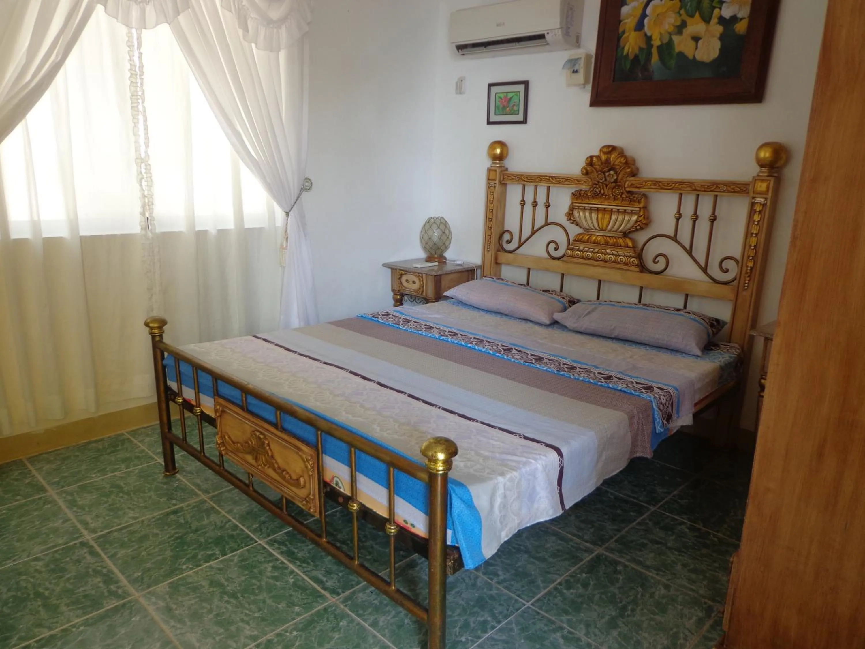 Photo of the whole room, Bed in White & Yellow Castle Hotel and Resort