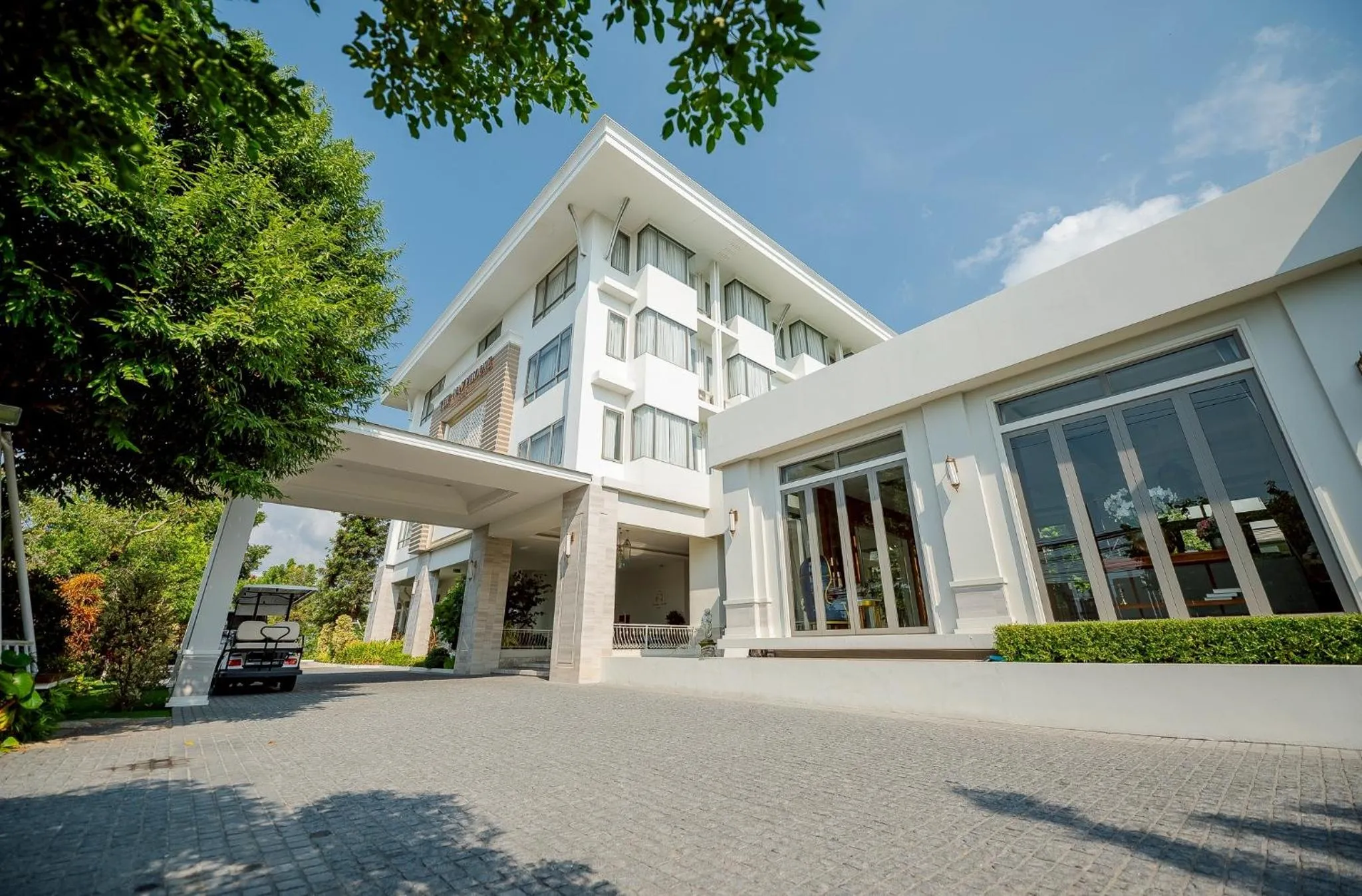 Property building in THE NAVY HOUSE HOTEL
