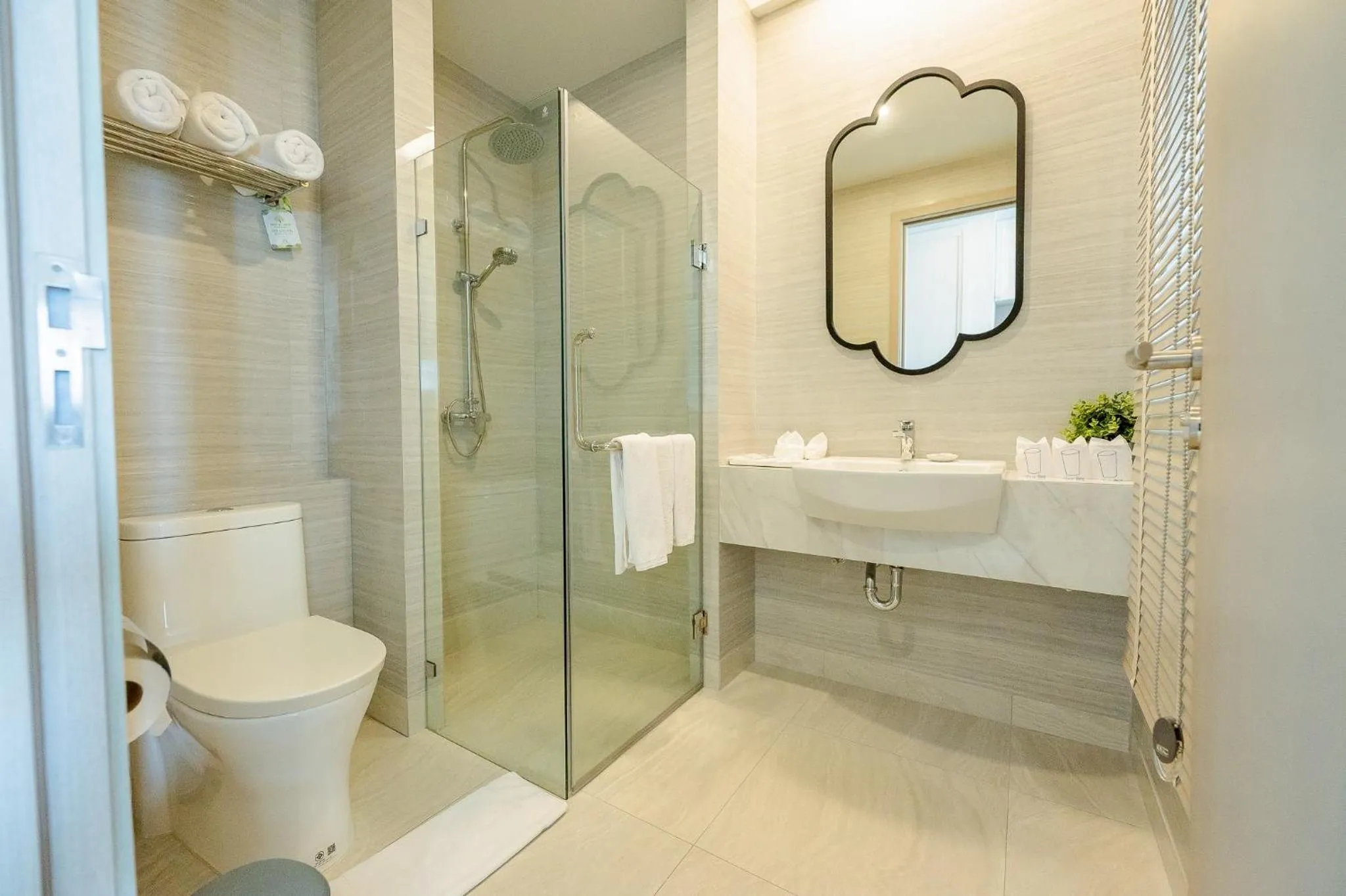 Shower in THE NAVY HOUSE HOTEL