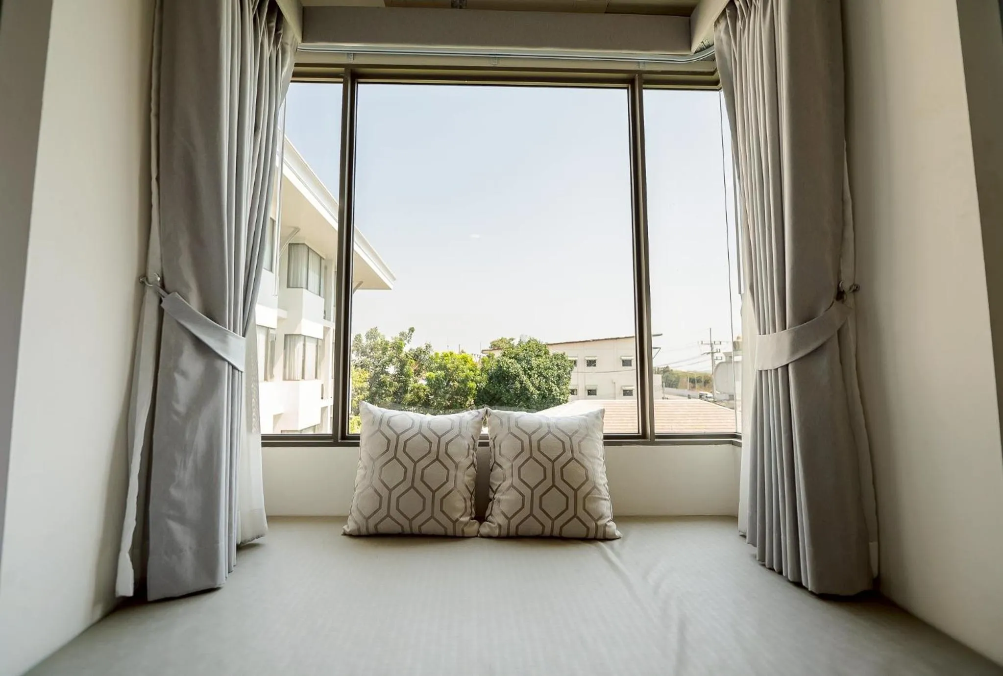View (from property/room), Bed in THE NAVY HOUSE HOTEL