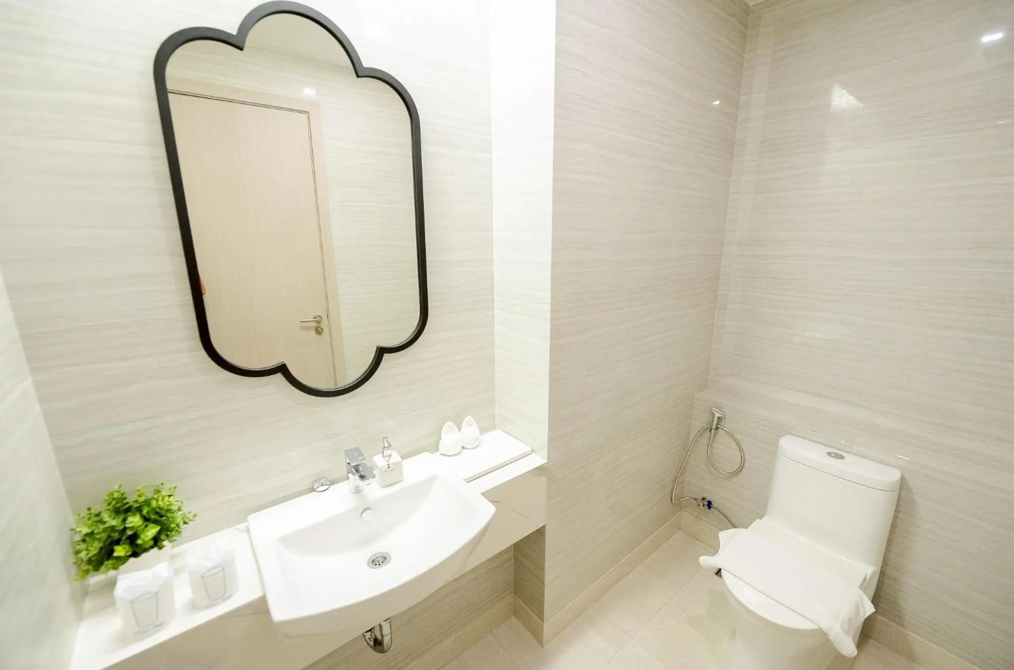 Bathroom in THE NAVY HOUSE HOTEL