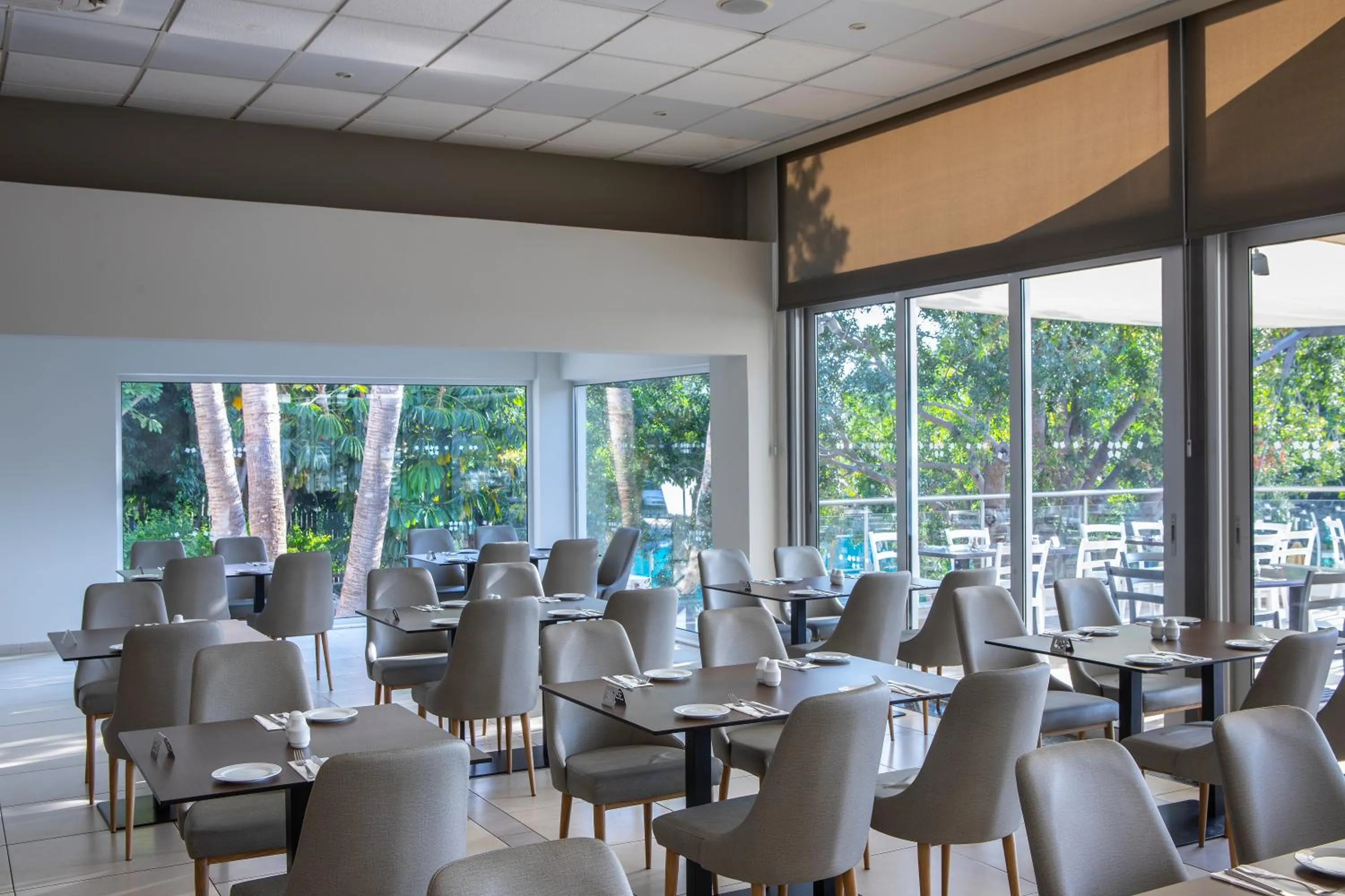 Restaurant/places to eat in Mayfair Gardens